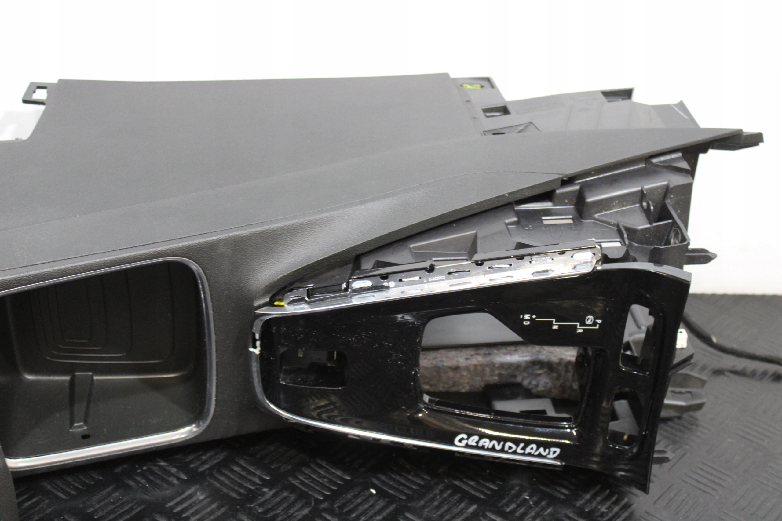 TUNEL central armrest OPEL GRANDLAND X
