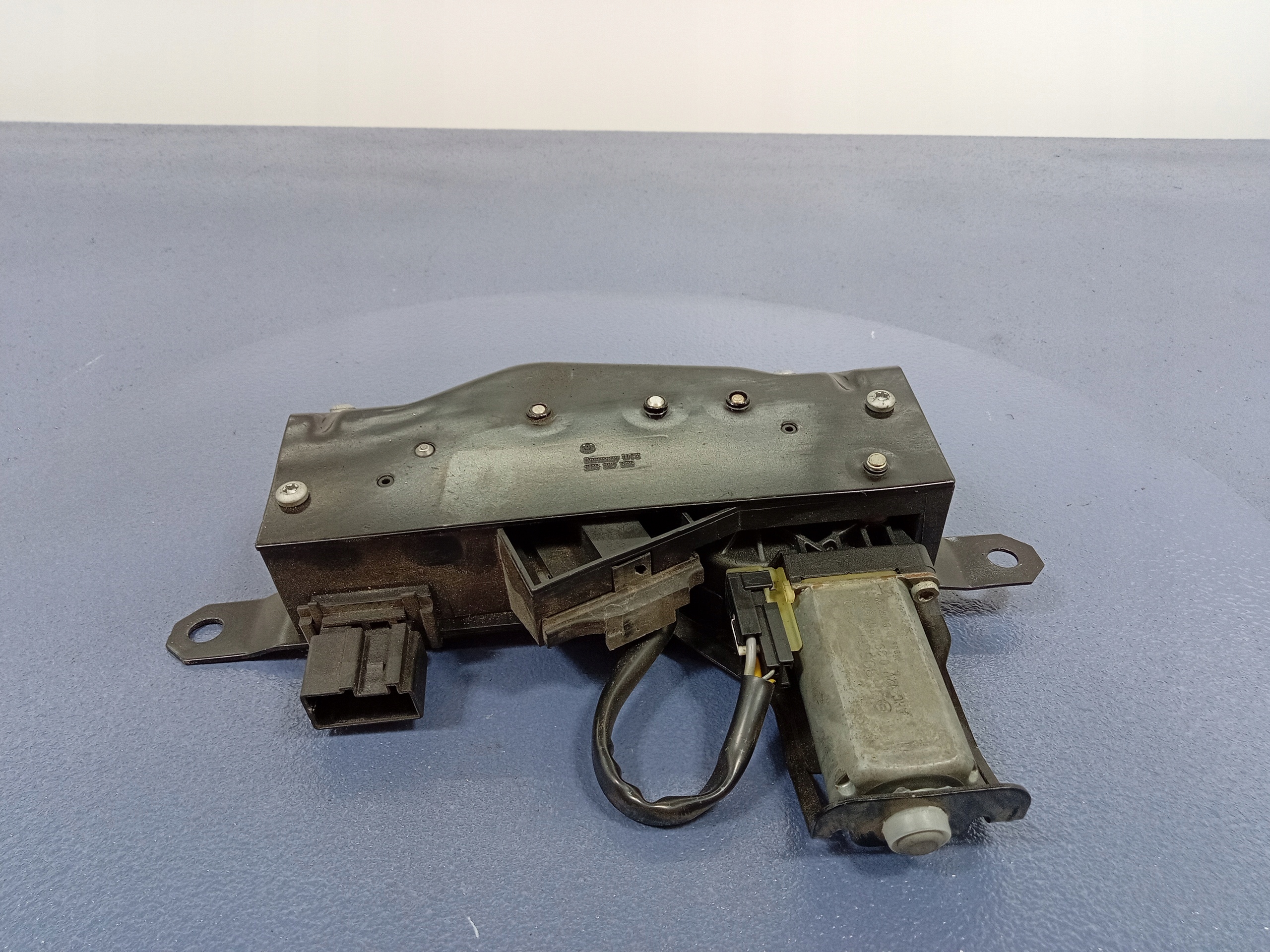 VW PHAETON ЗАМОК БАГАЖНИКА 3D5827505