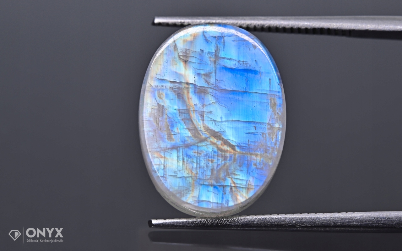 Měsíční kámen mělký ovál 15,5x12 mm