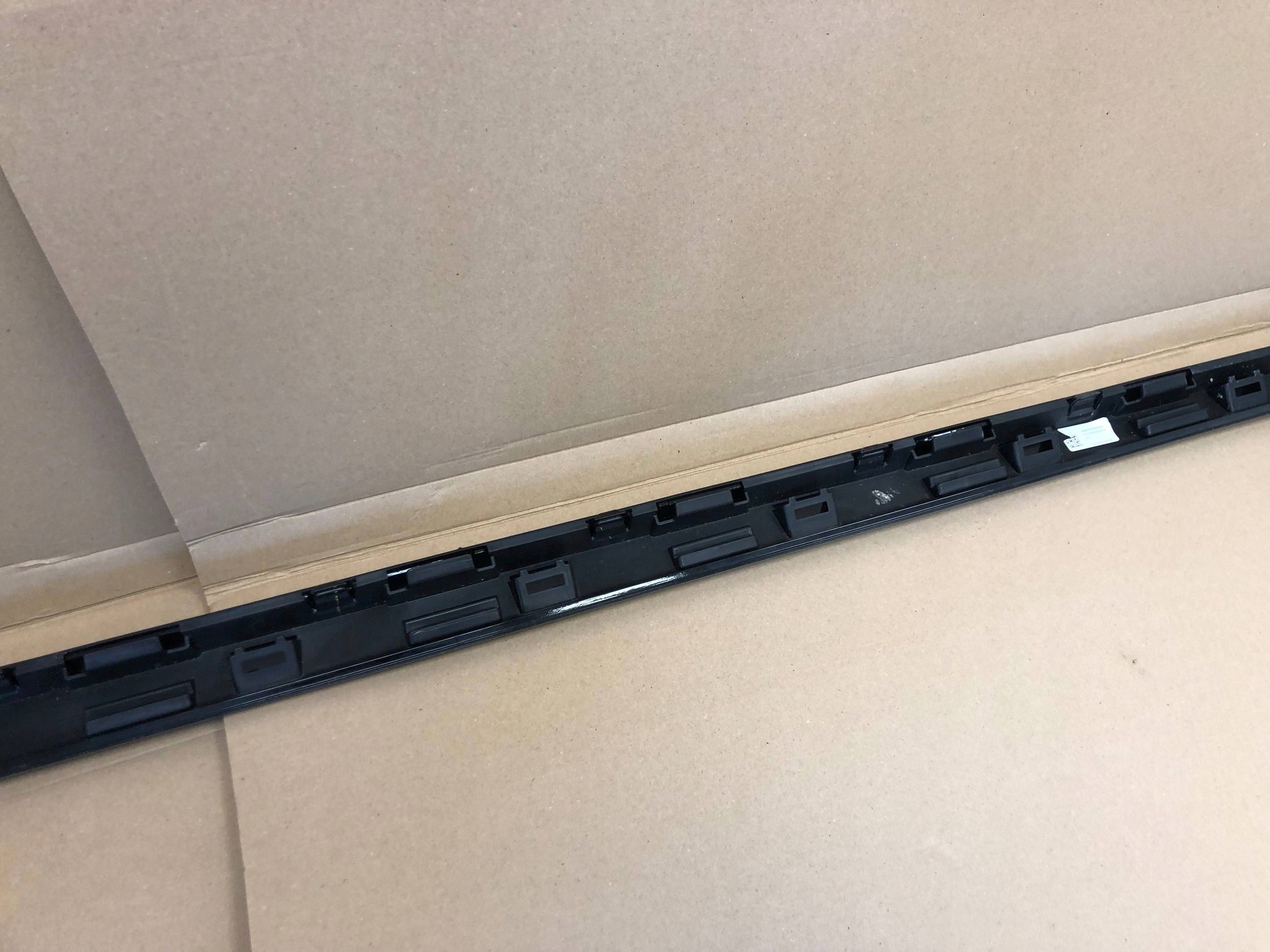 moulding threshold right R-LINE VW GOLF VIII 5H0853856