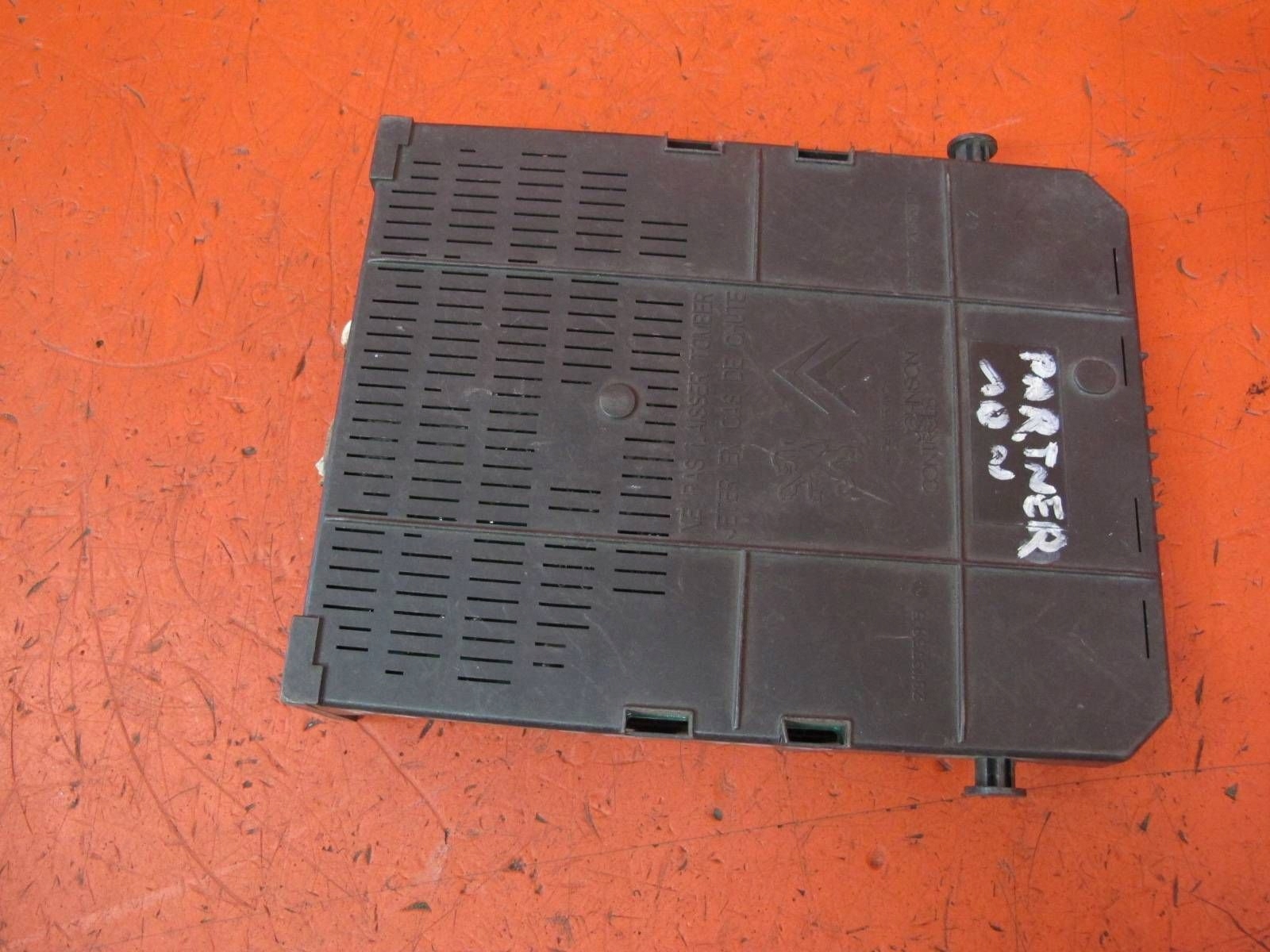 PEUGEOT PARTNER BERLINGO 3 III module control unit compartment UCH 9666895580