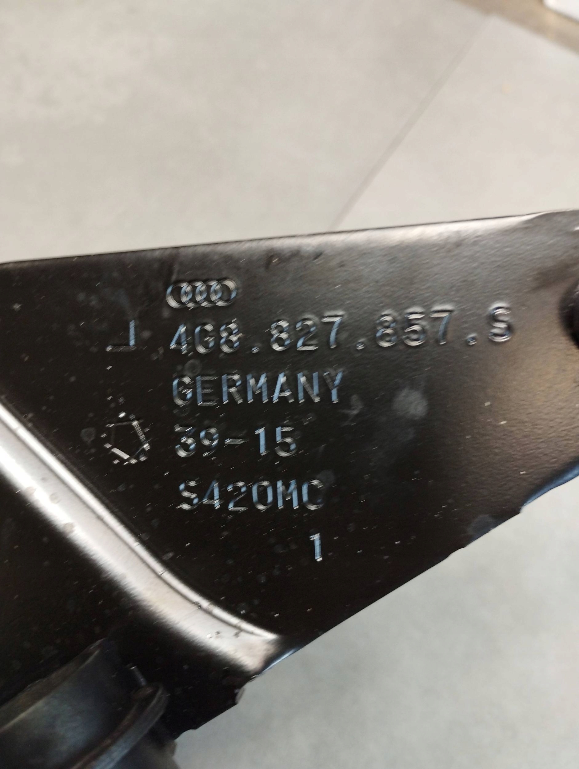 Audi A7 4G 2016 damper bonnet electrical left 4G8827851F