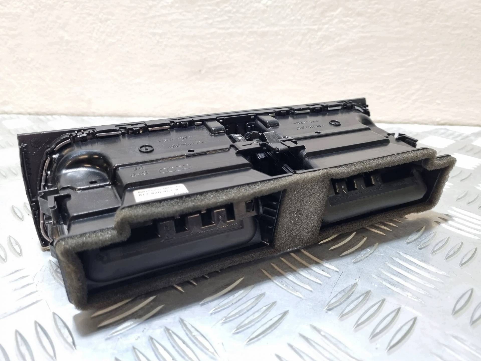 grid air conditioning devices central Audi A5 8T 2008 8T2820951B