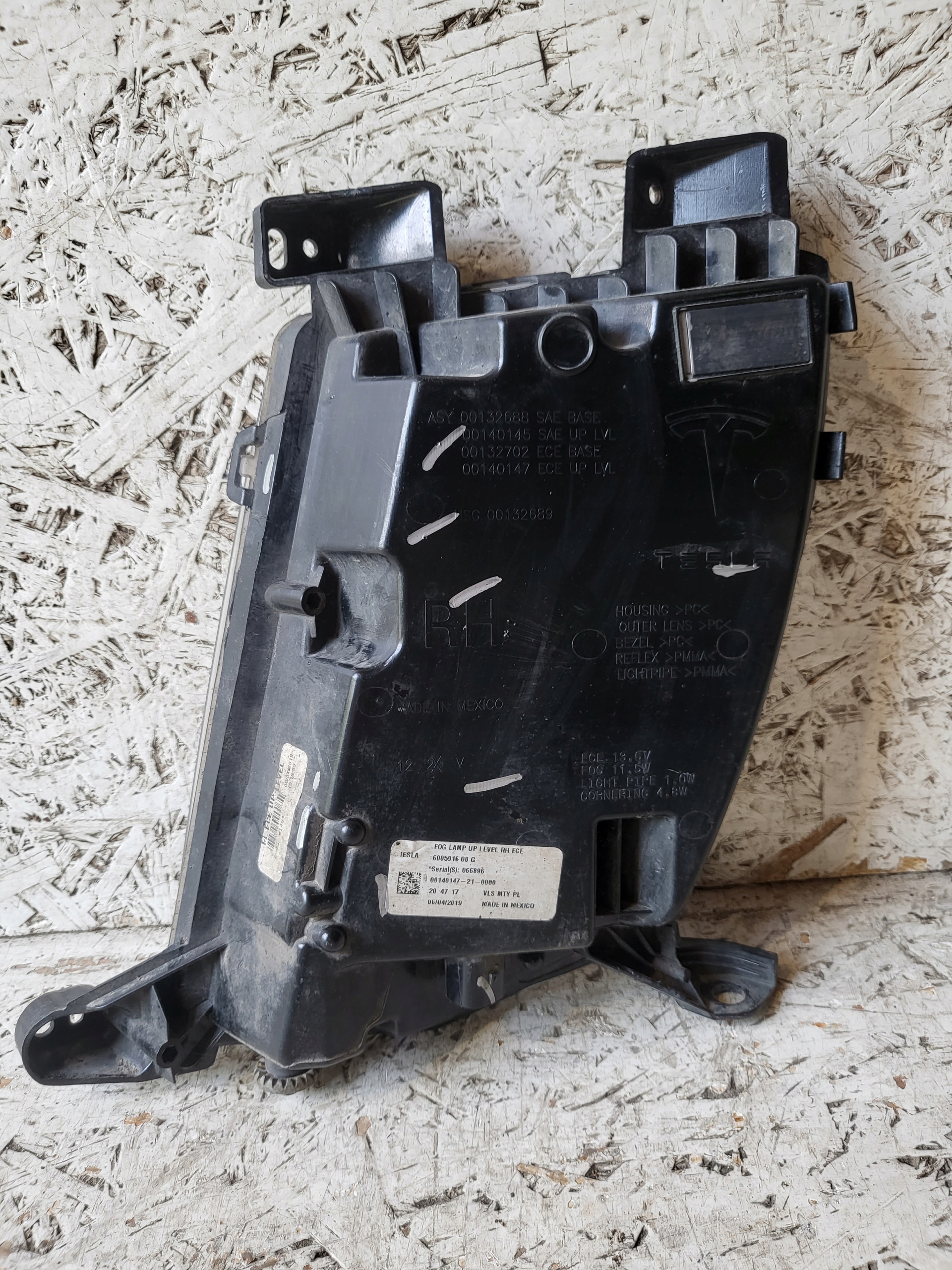 tesla MODEL S РЕСТАЙЛИНГ ГАЛОГЕН правый передний 6005916-00G