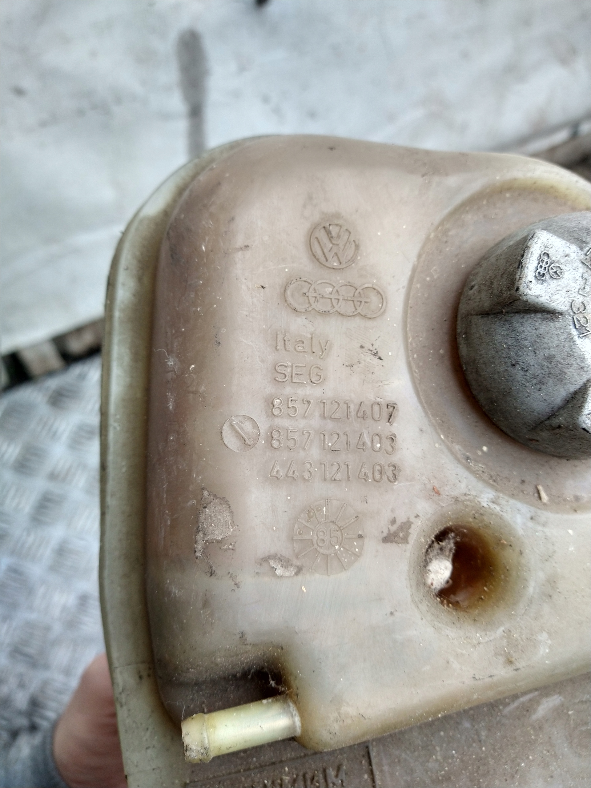 AUDI 80 B3 Scheibenwaschbehälter 857121407 DECKEL