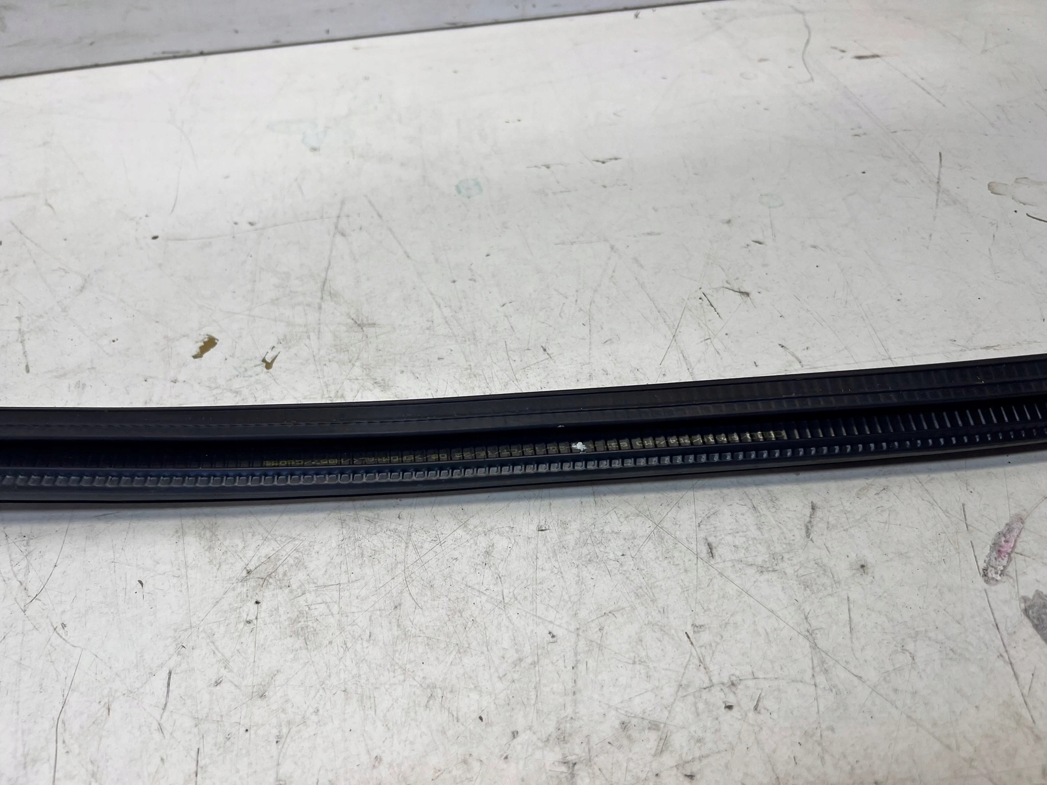 moulding dust windows right front AUDI Q7 4M 4M0837480