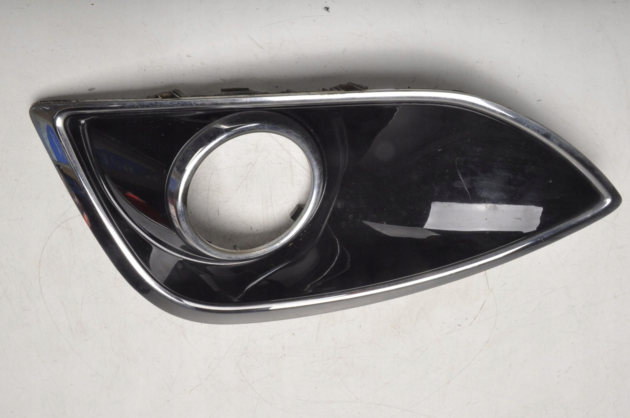 IX35 ГАЛОГЕННА РАМКА ЛІВИЙ БАМПЕР 86585-2Y000