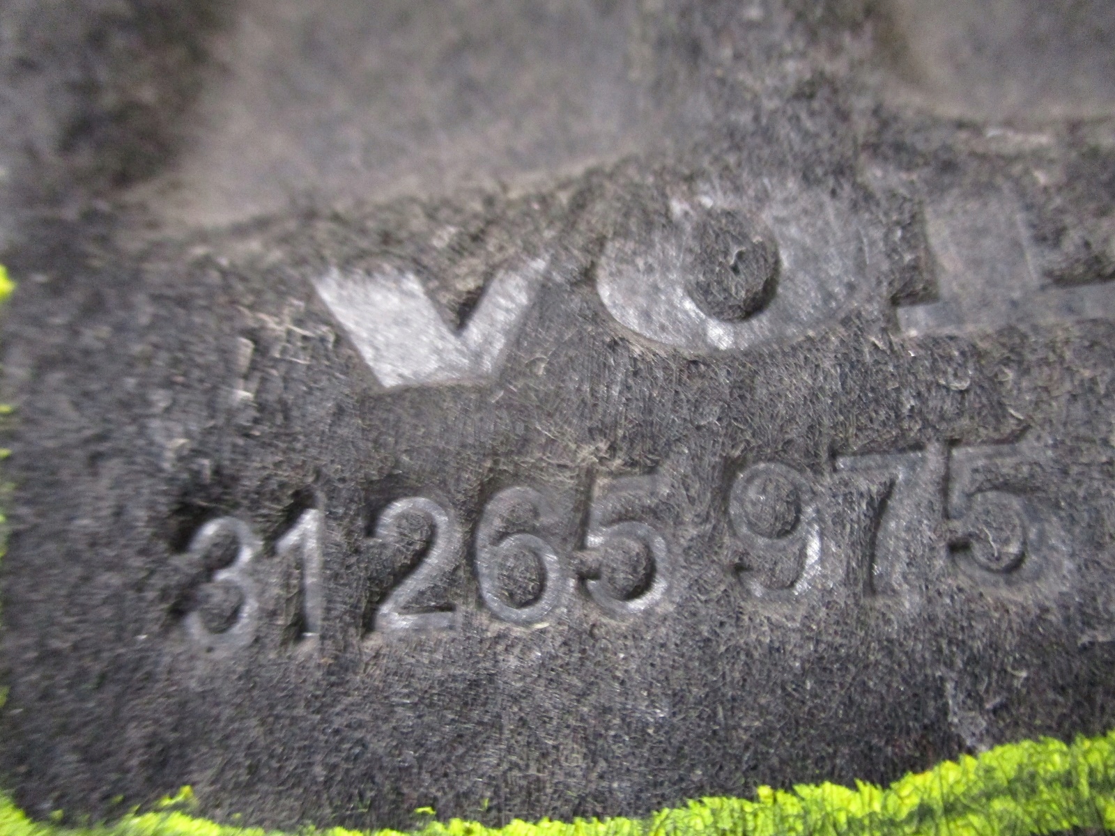 mudguard VOLVO V40 31265975 left rear.