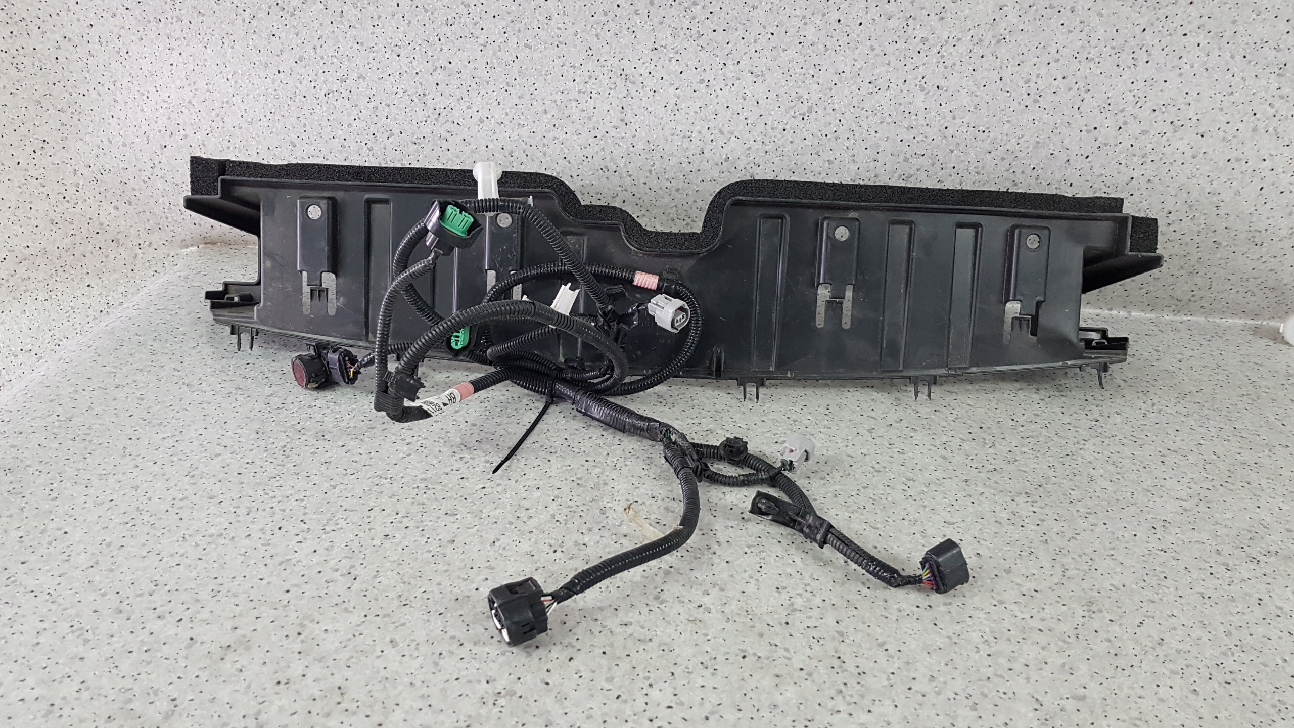 TOYOTA PRIUS PLUS 2015 - HALTER GRILL + KABELBAUM 4 X PDC D 9360