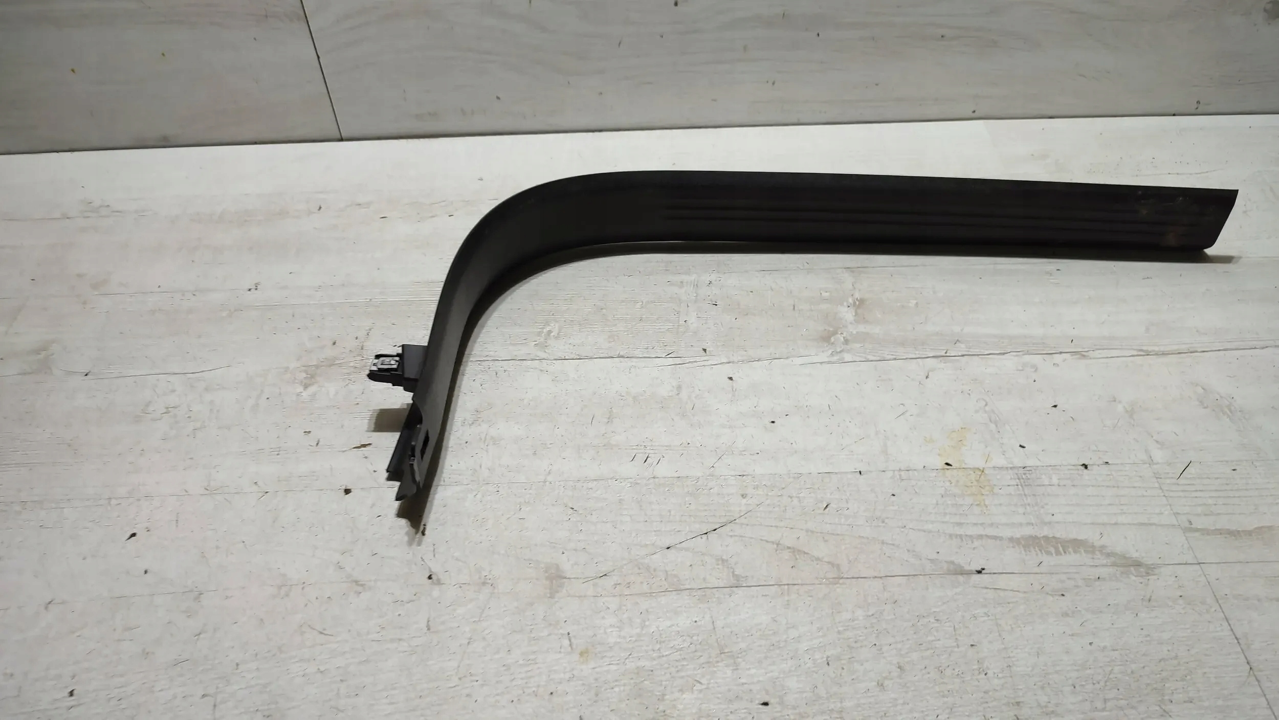 Volvo V40 II 2018r right side front moulding threshold