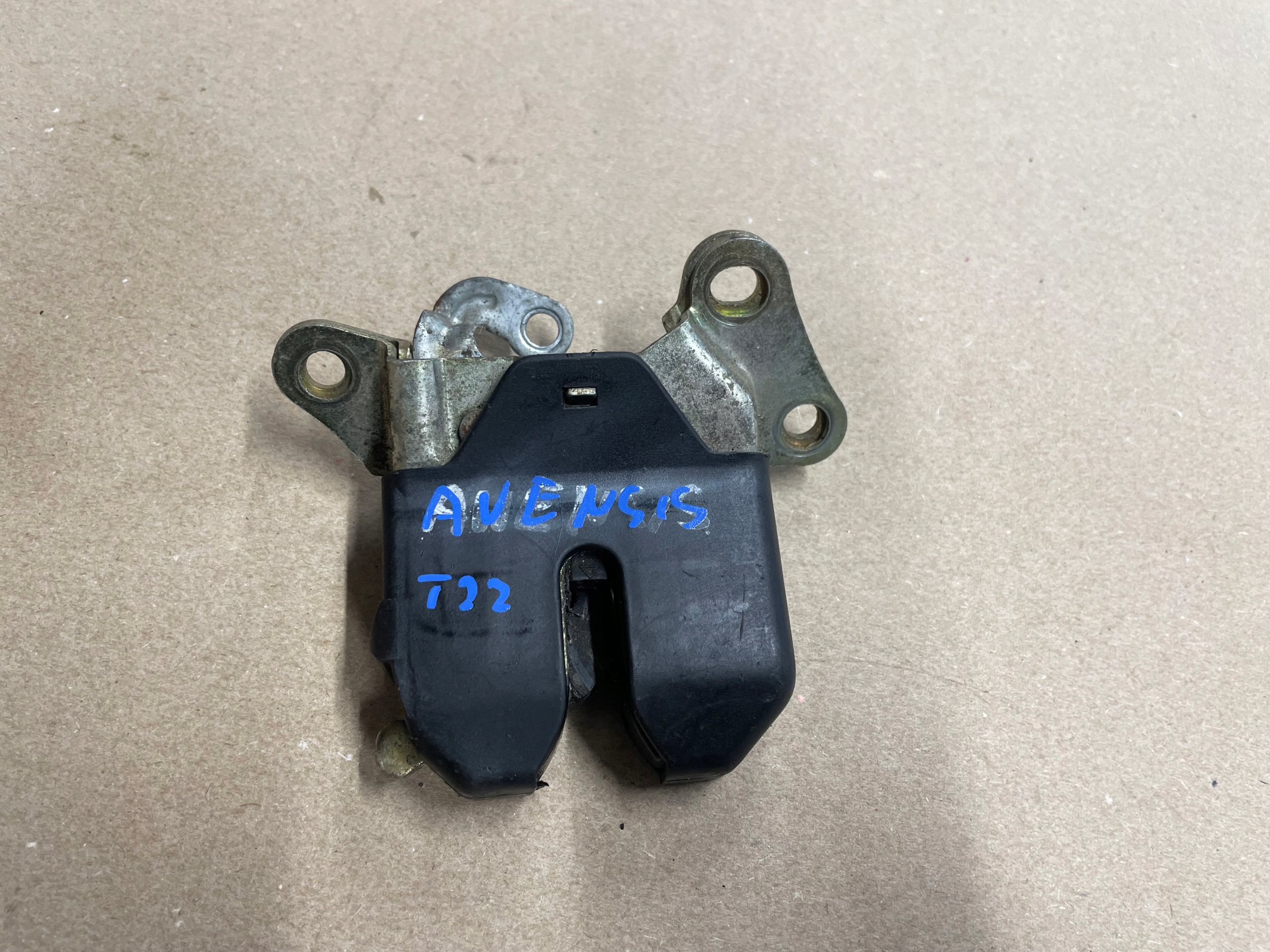 TOYOTA AVENSIS T22 HB lock bonnet boot