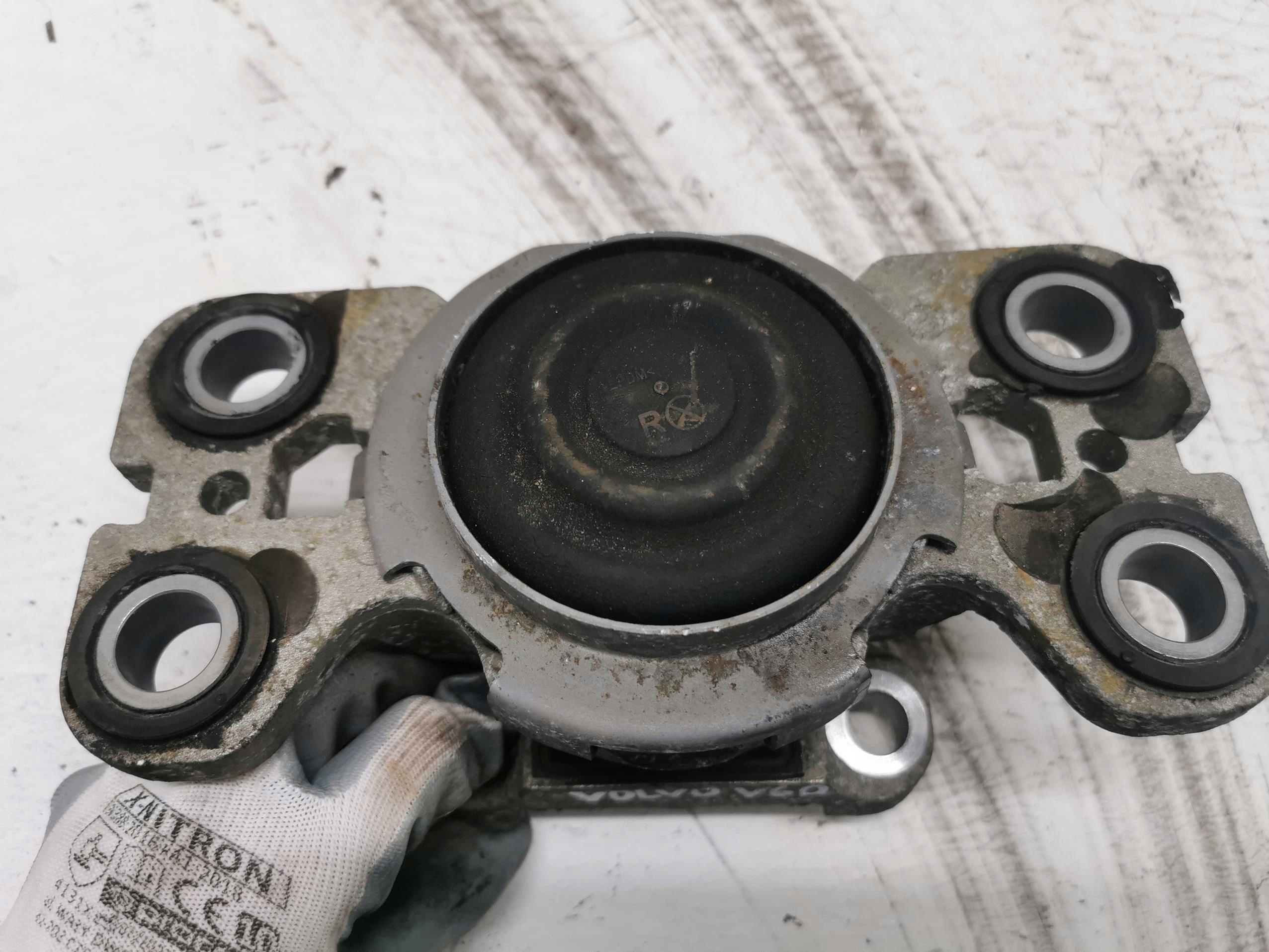 engine mount VOLVO V60 II 10-18 2.4D