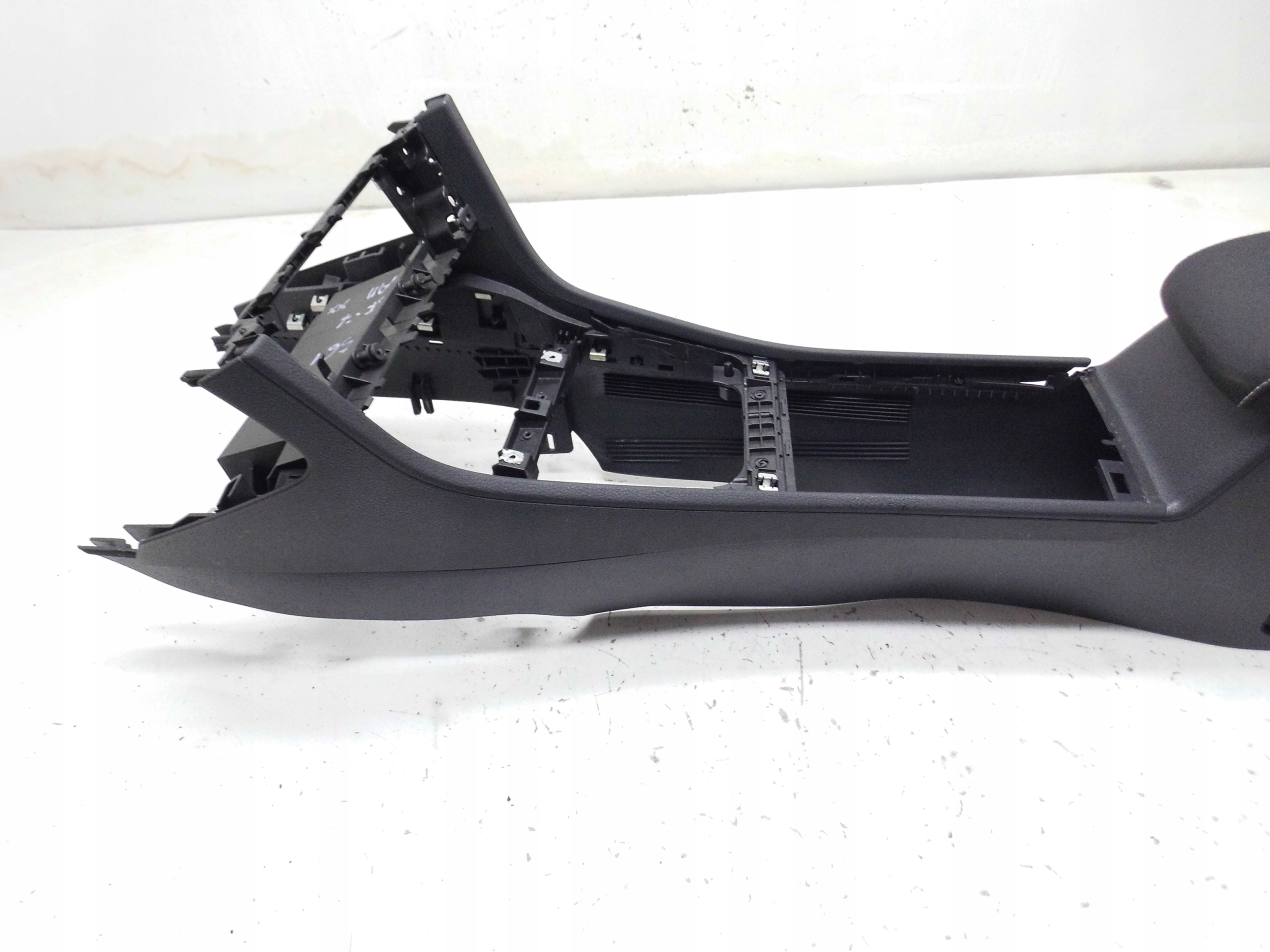 подлокотник тунель решетки потока воздуха vw GOLF VII 2013-2020r. европа оригинал