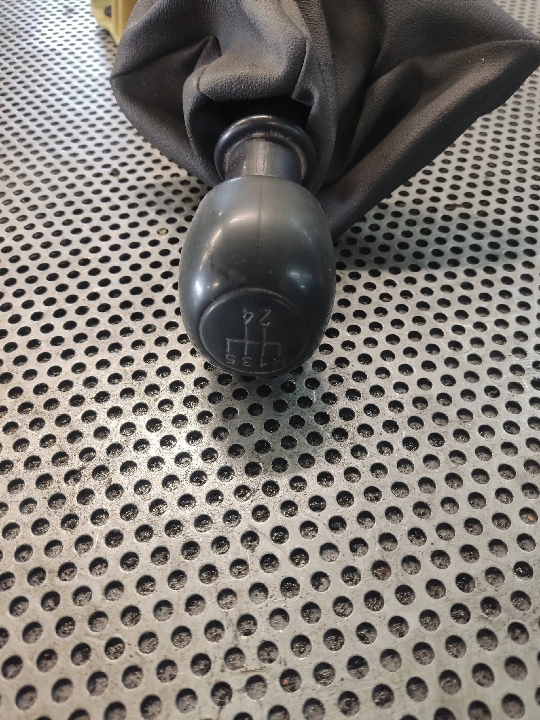 LEWAREK ZMIANY BIEGÓW FIAT DUCATO 2001 ROK Rodzaj skrzyni Automatyczna