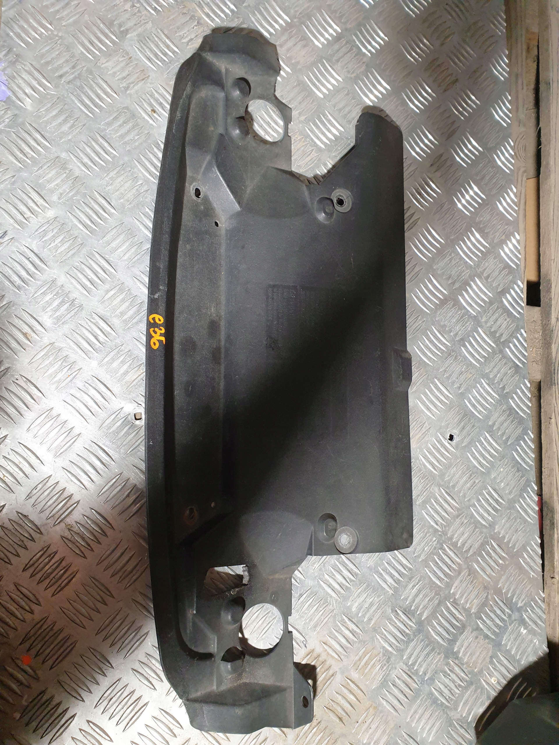 BMW OE 8119046