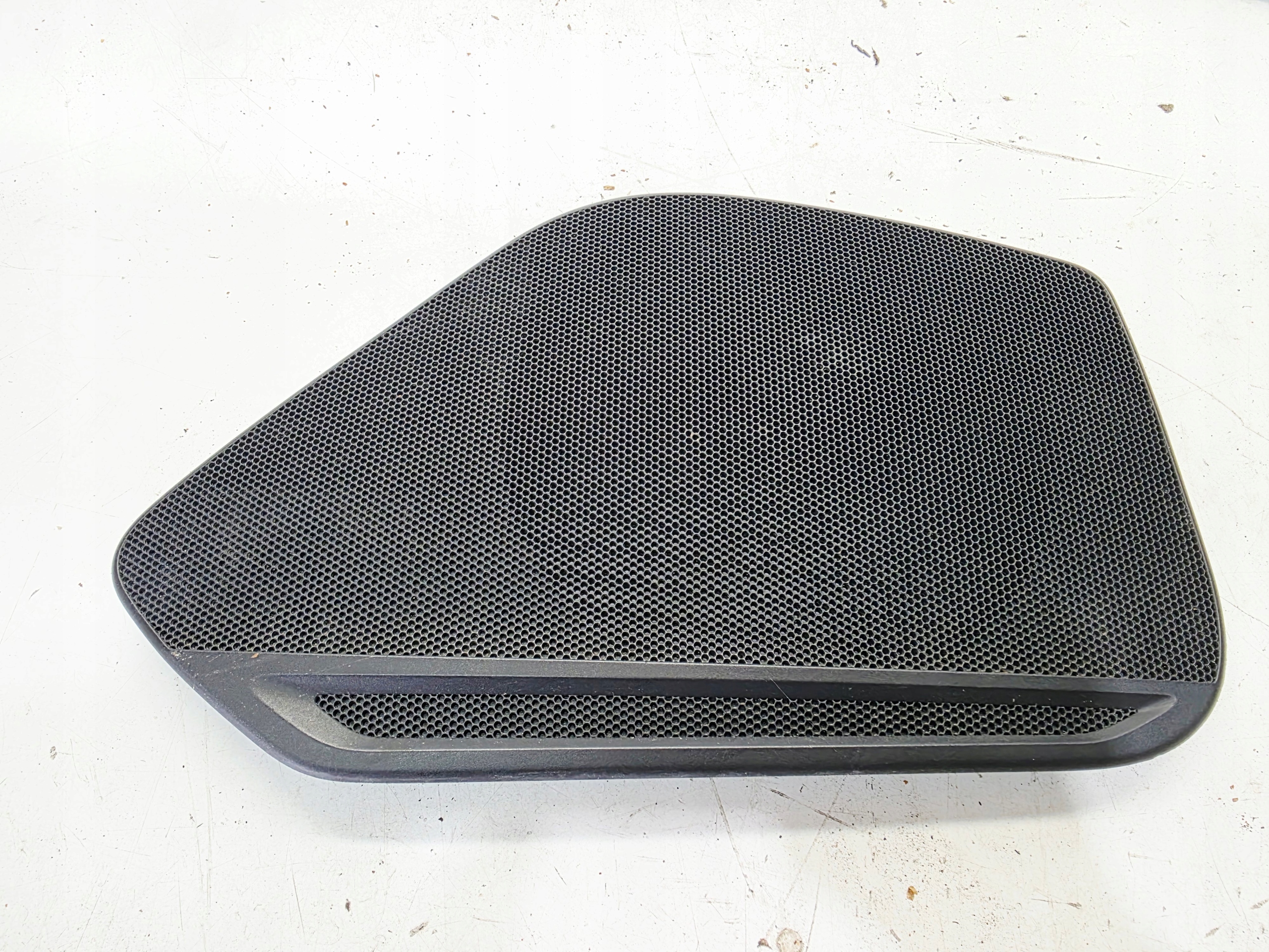 krycí repráku levý předek AUDI A4 B9 8W0035419