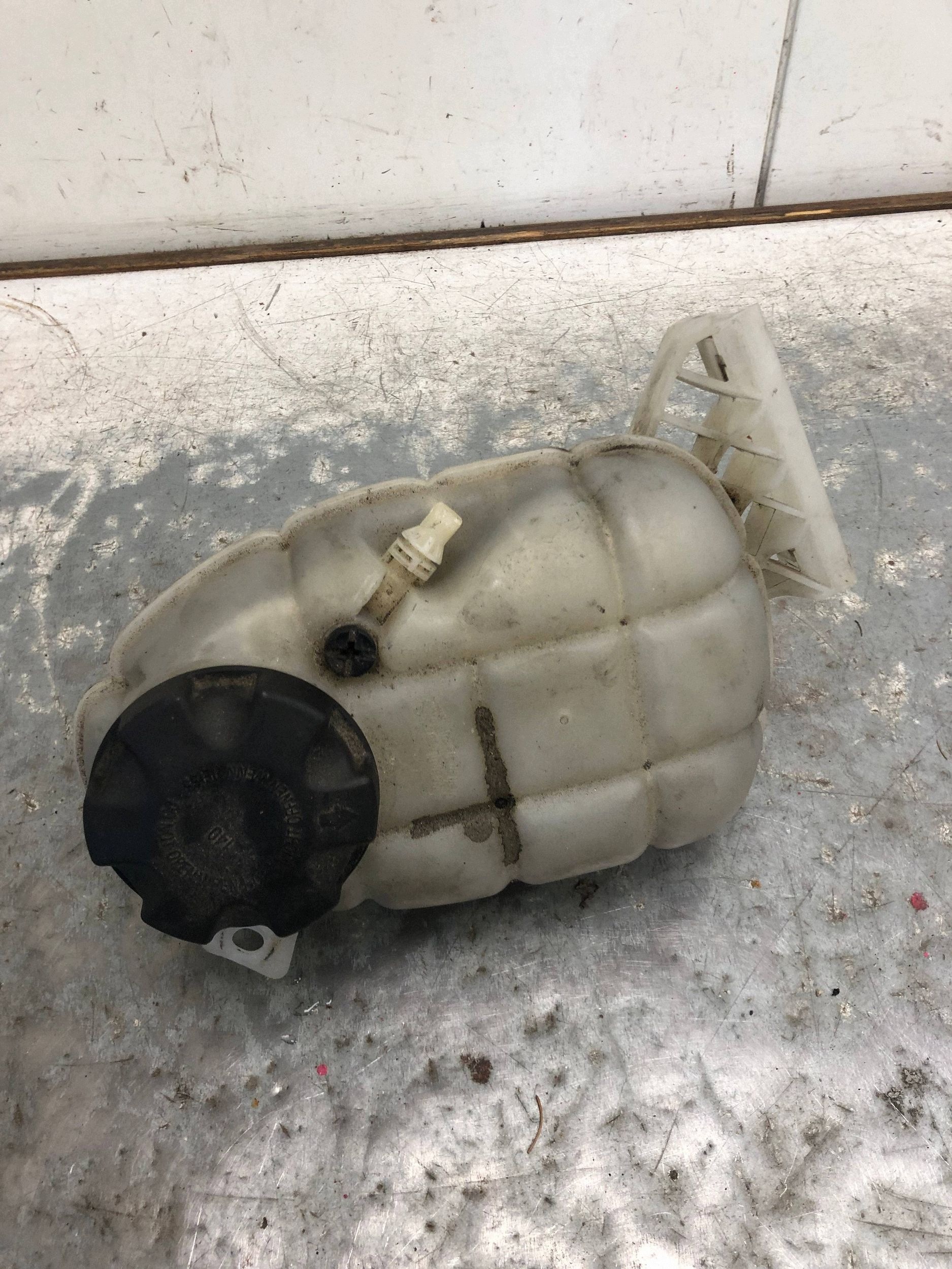 Réservoir eau BMW F31 7609468