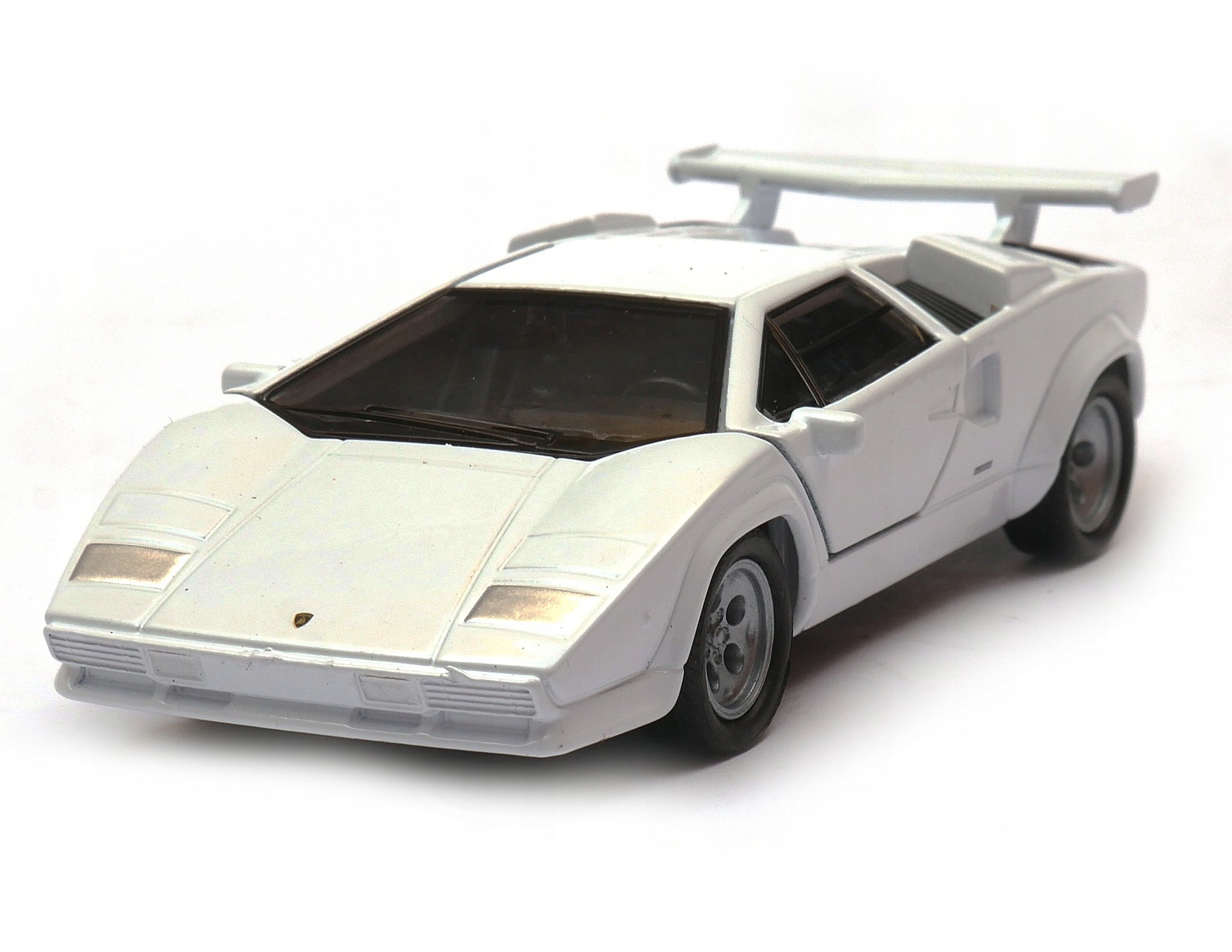 Lamborghini Countach LP 500 S 1:34 -39 Welly biały