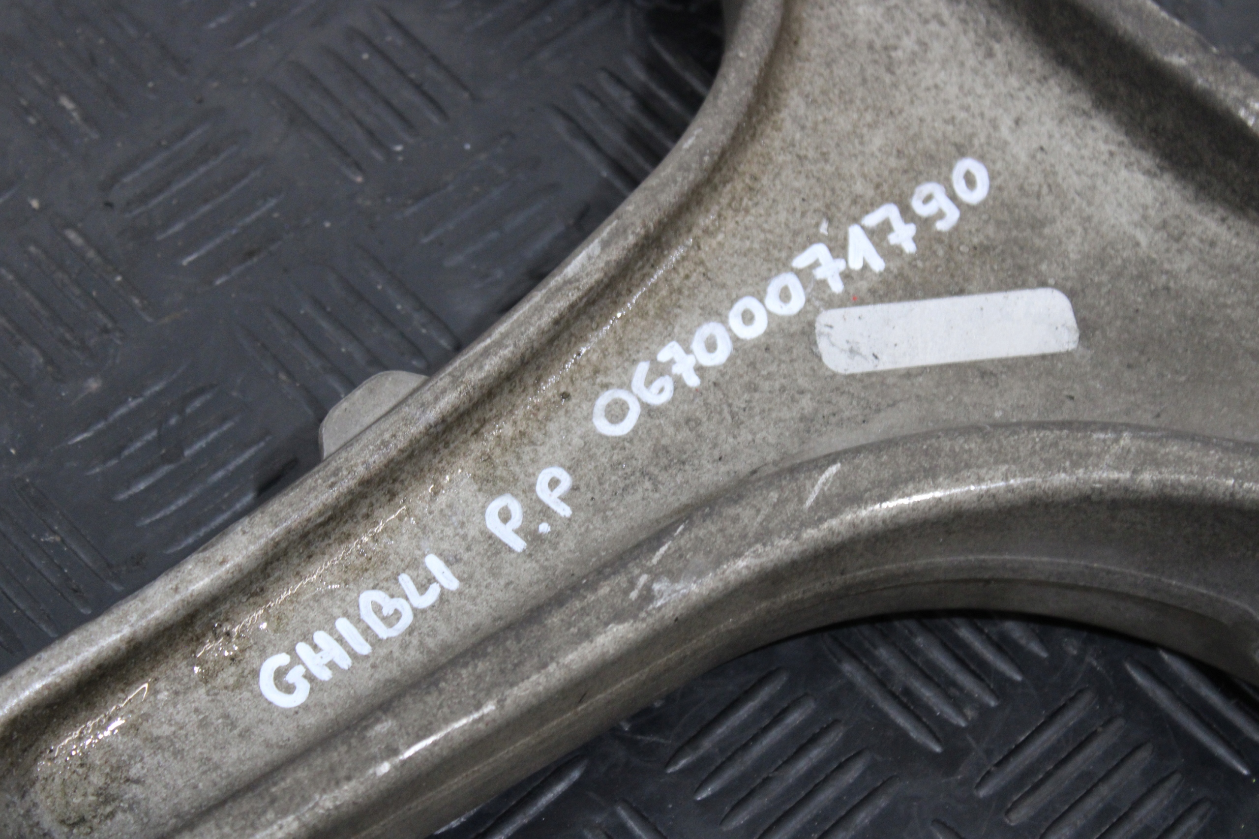 arm right front lower 06700071790 MASERATI GHIBLI M157