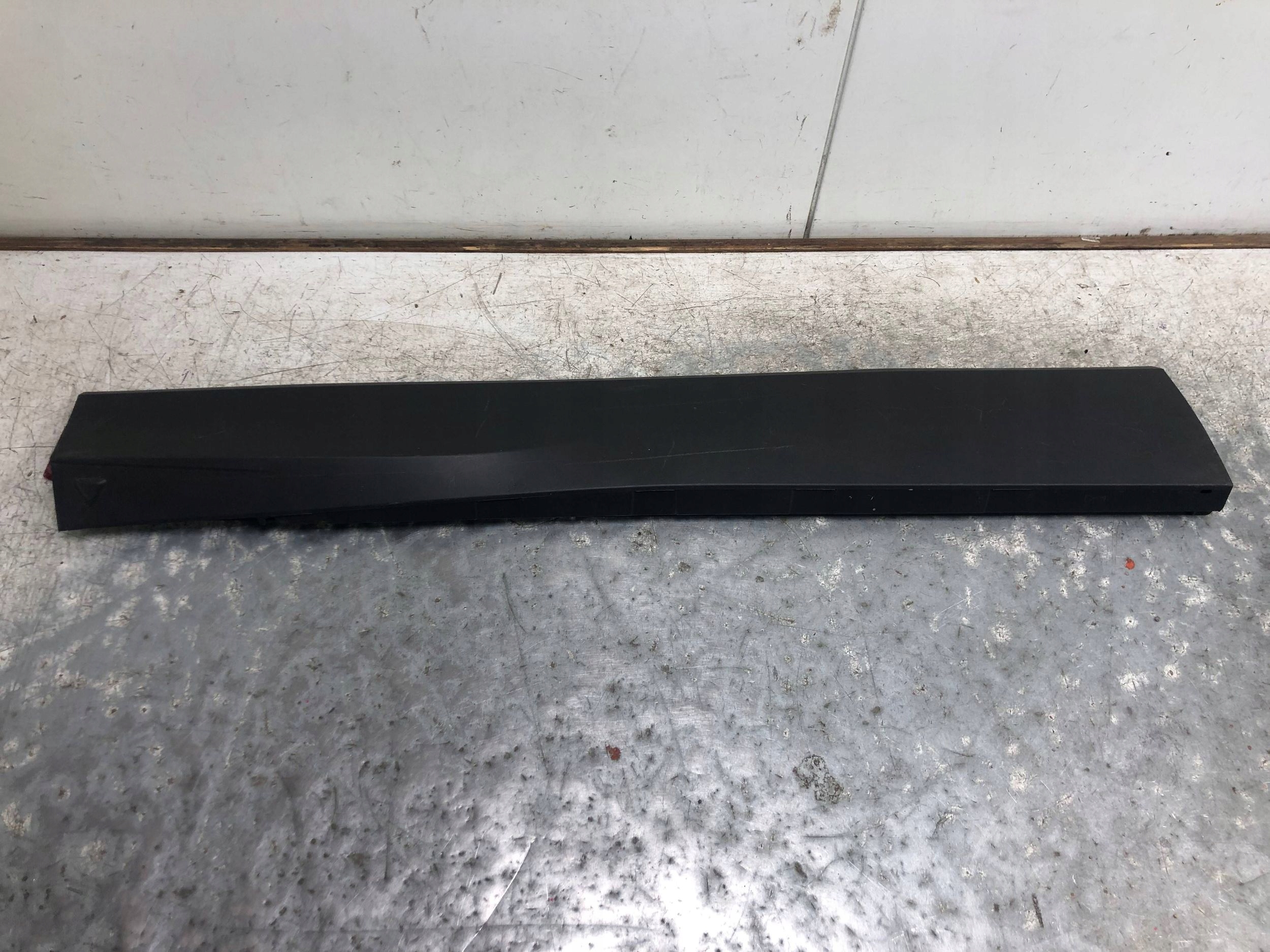 moulding door left front VW TIGUAN III 571854939C
