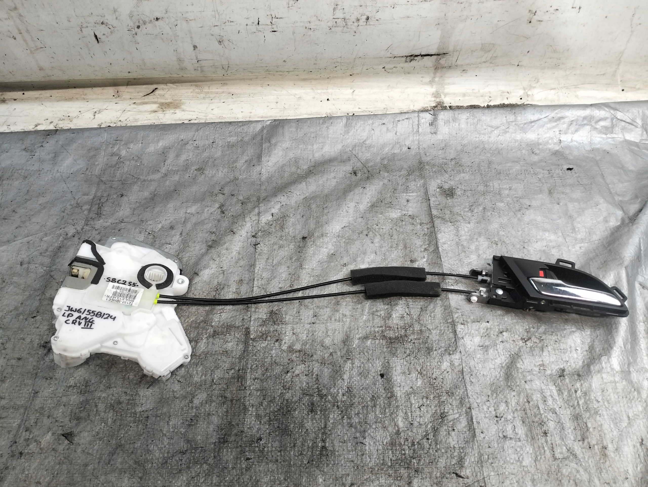 lock door + handle left front HONDA CRV III 07r ANG 72151-SWA-E1