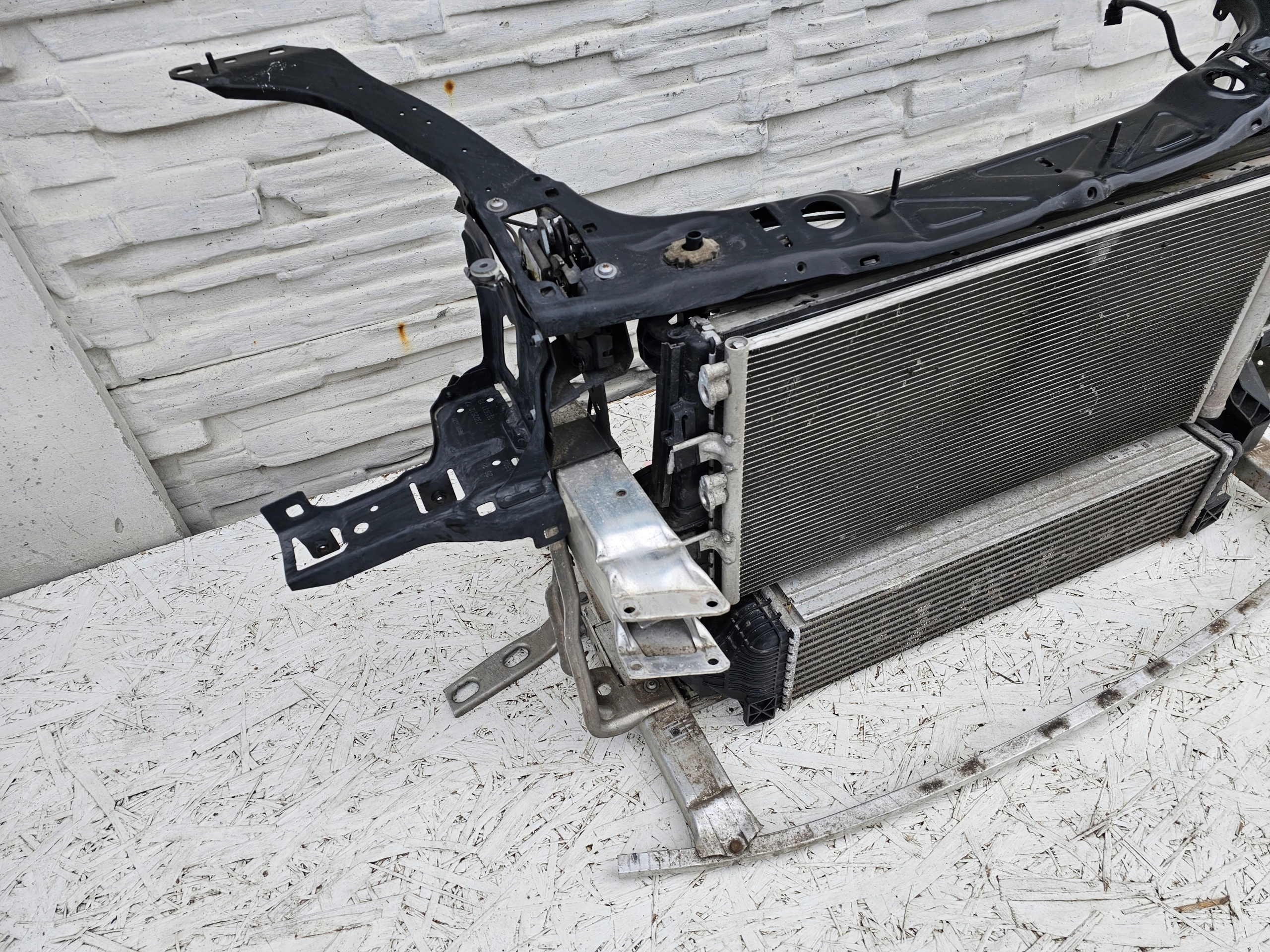 BMW 2 F45 F46 PAS PRZEDNI CHŁODNICE 2,0B 9271207 Producent części BMW