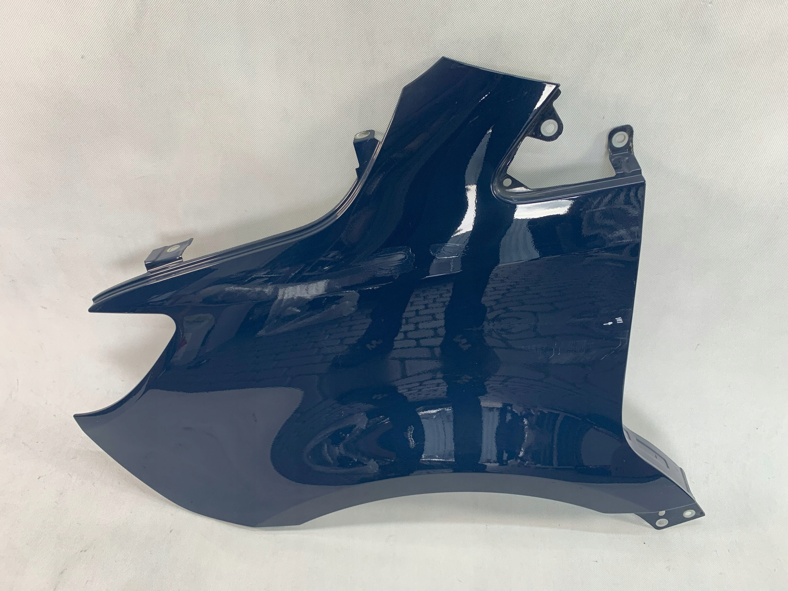 fender left Mercedes W907 18r 2018 09.25