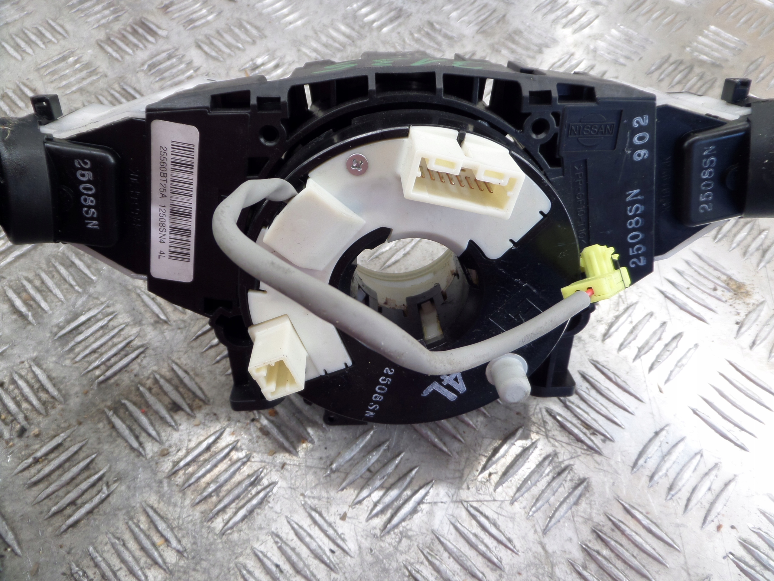 Nissan Qashqai steering wheel levers and controls ring airbag