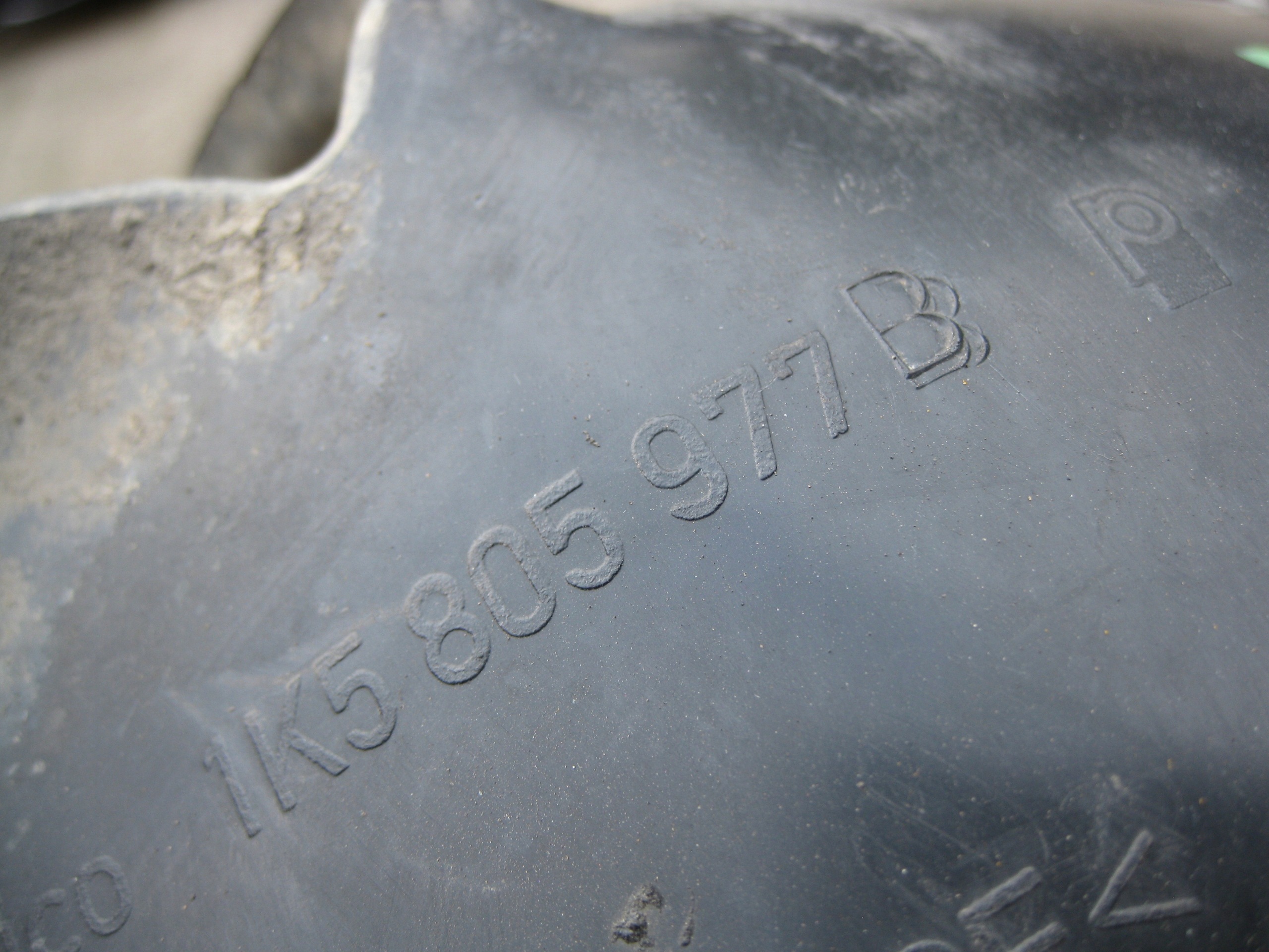 VW GOLF VI KOMBI 11R mudguard left front 1K5805977B