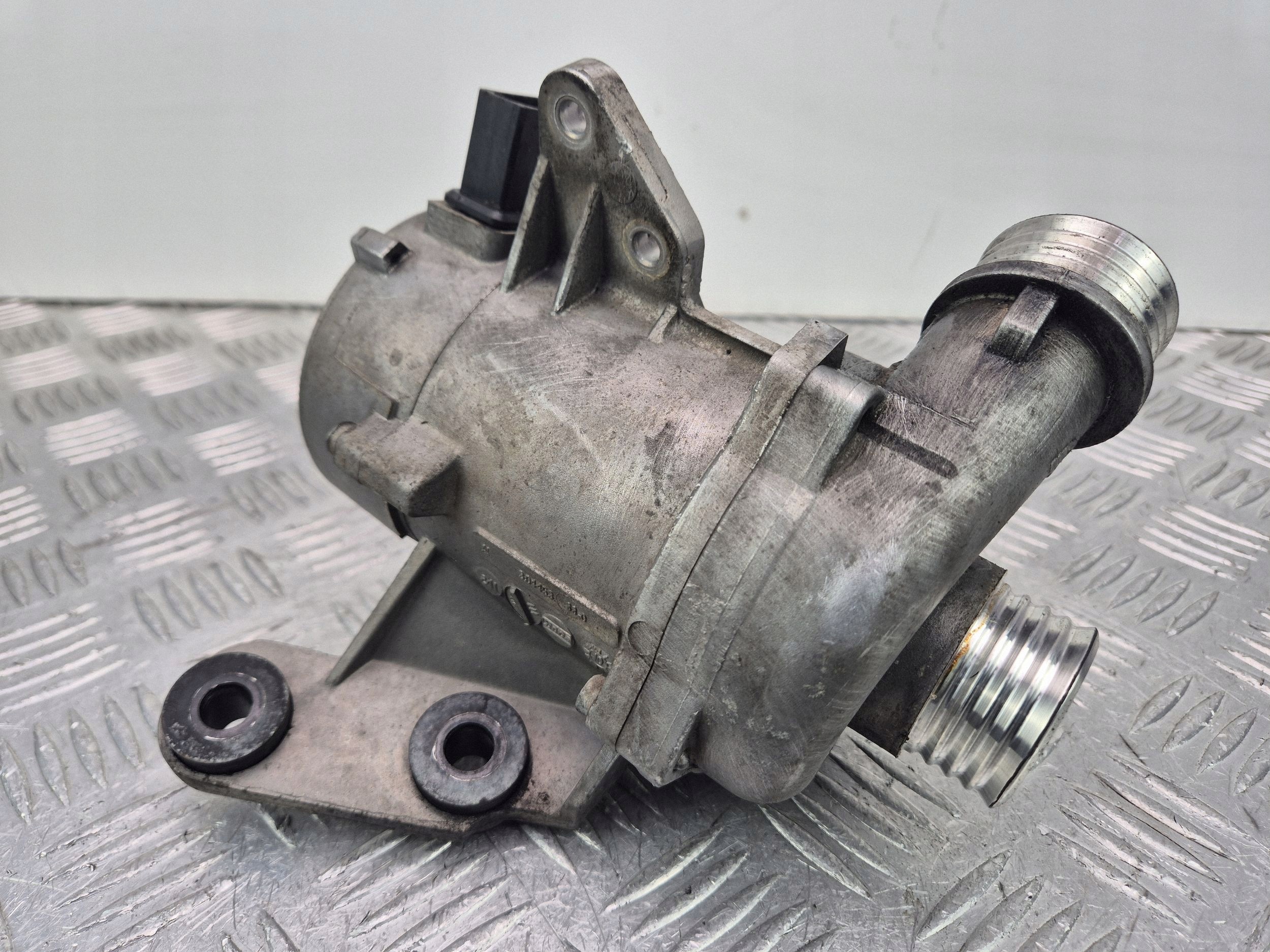 BMW 3 E90 E91 318i wasserpumpe 7586928 N43B20AA