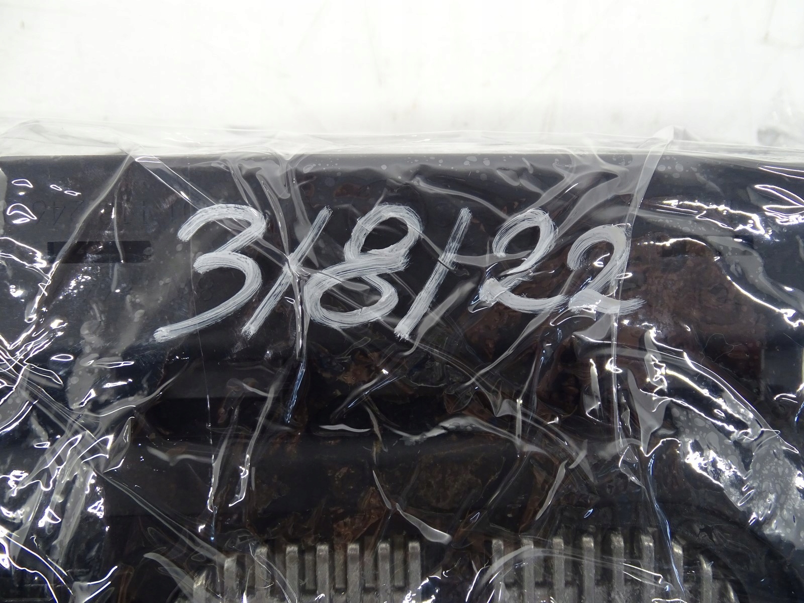 LADOWARKA INDUKCYJNA passenger compartment AUDI A4 B9 8W0864981B