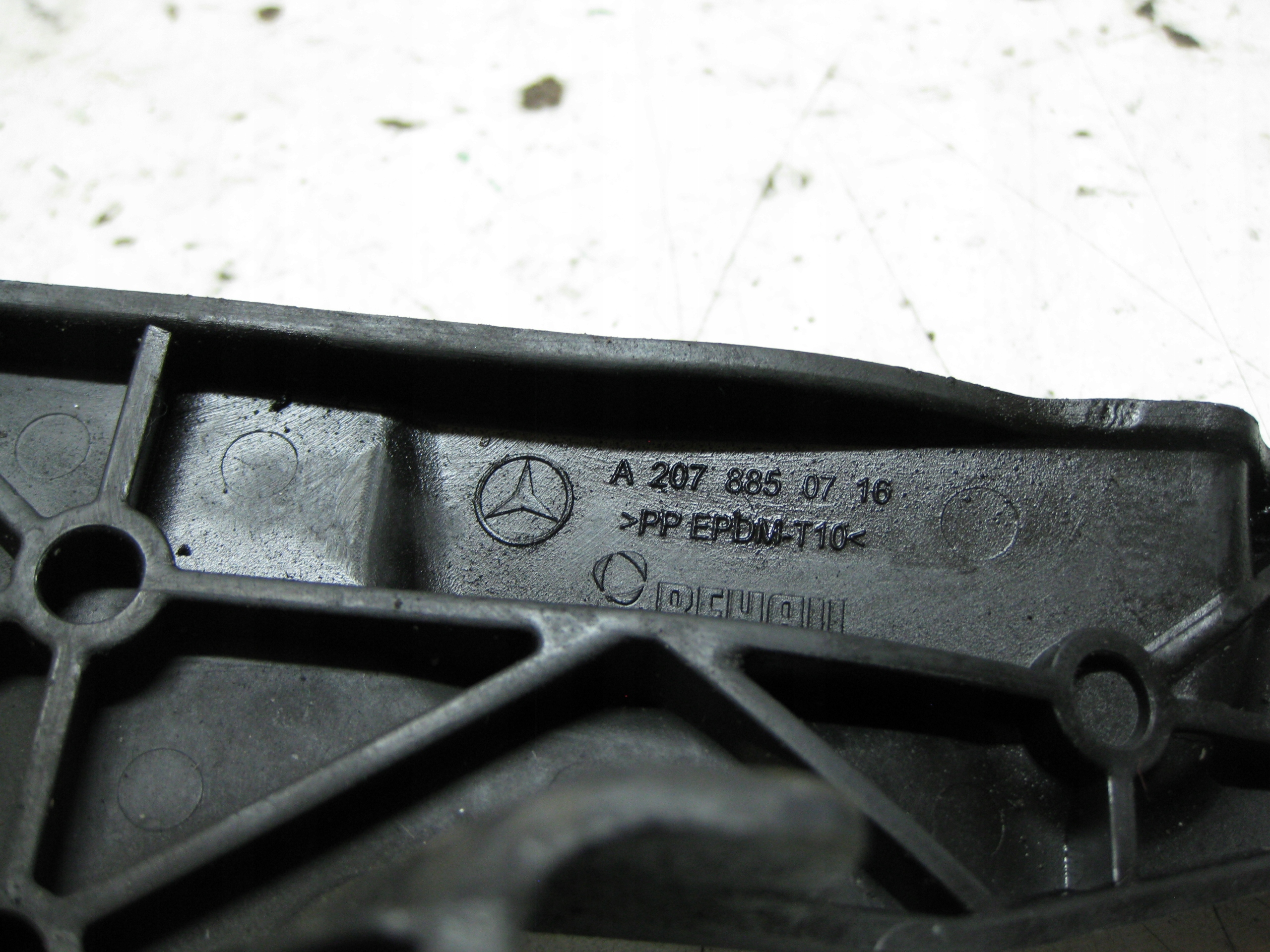 MERCEDES W207 3.0 CDI 11R bumper bracket front A2078850716