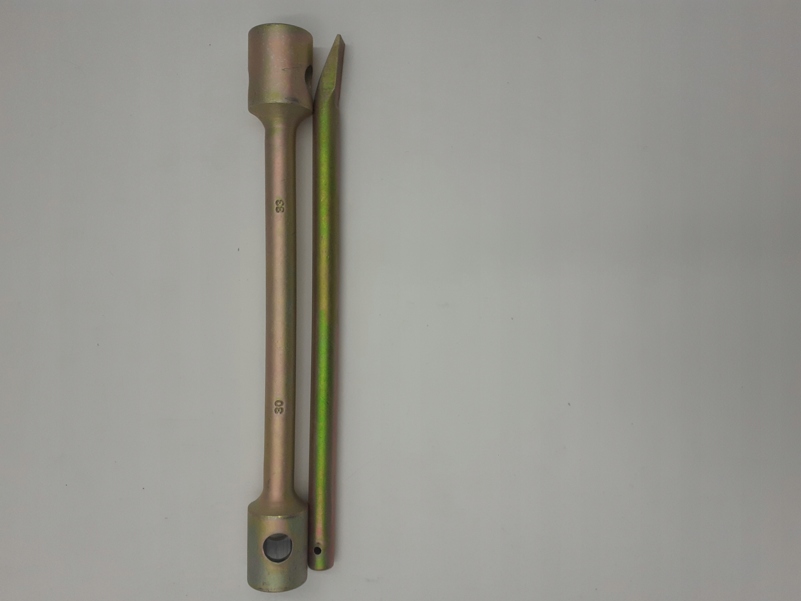 Klucz Do Kół Prosty Z Przetyczką Dwustronny 30-33mm