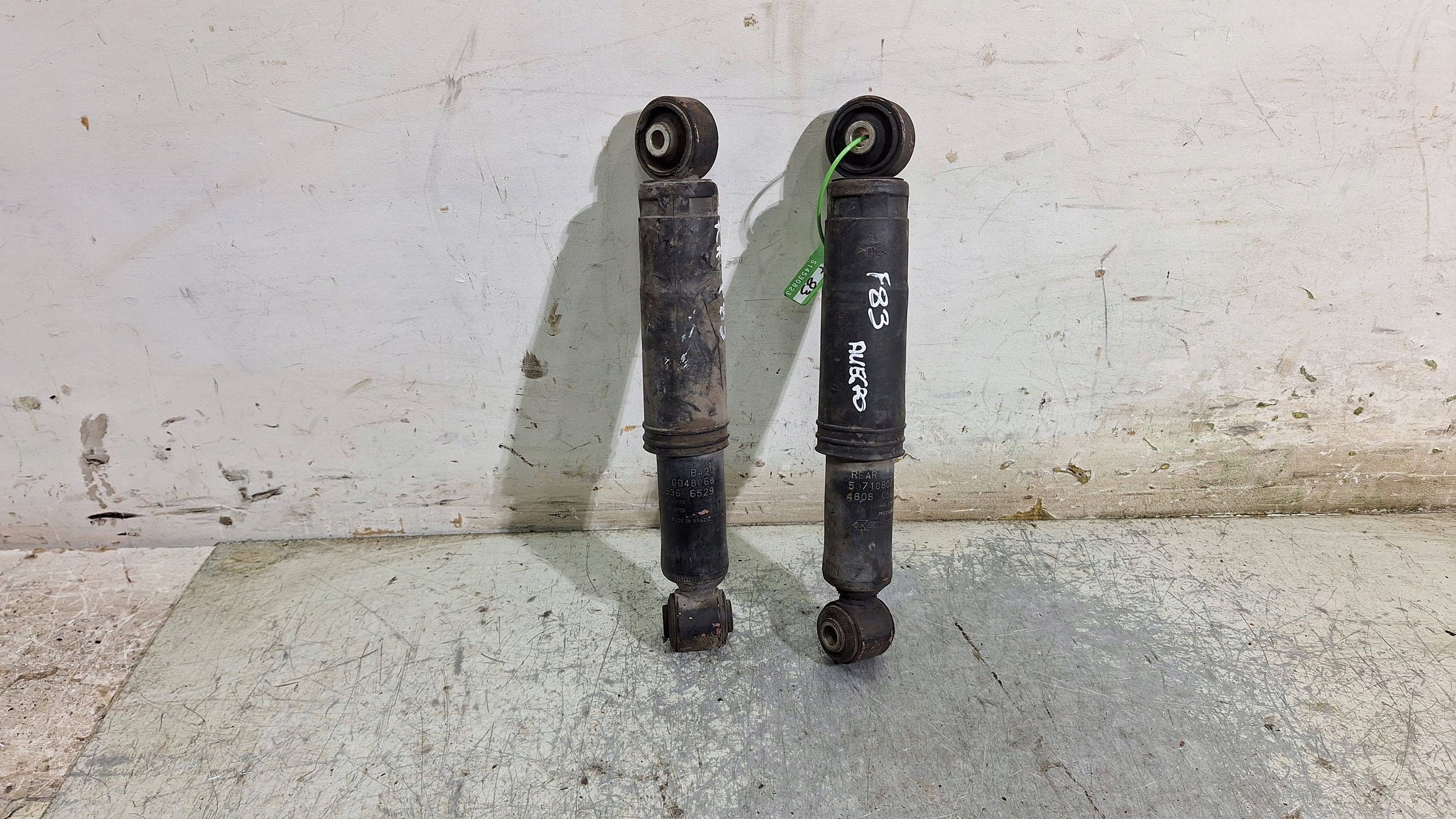 STOSSDÄMPFER RECHTS LINKS HECK KPL FORD KA MK2