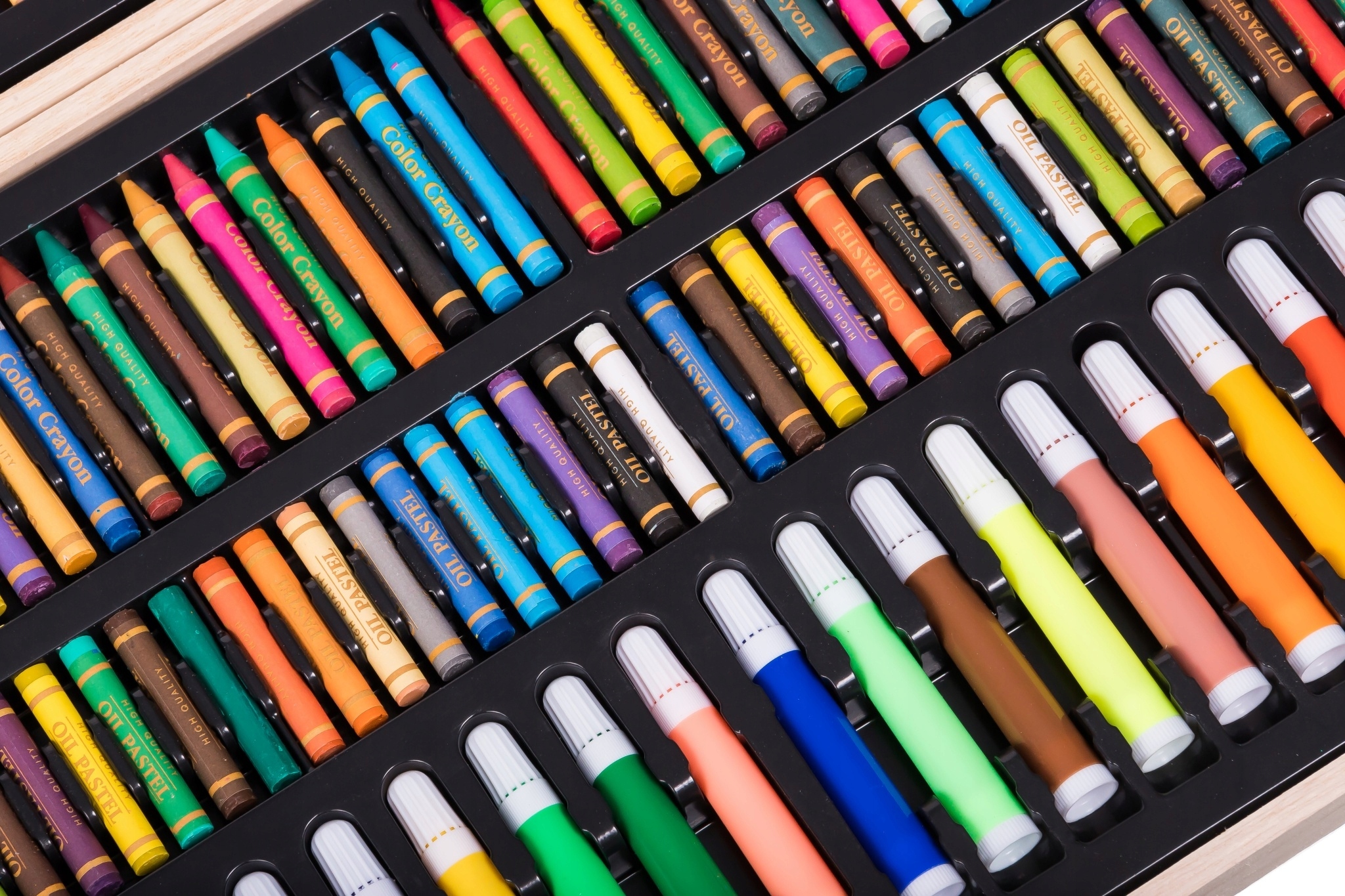 ZESTAW ARTYSTYCZNY DO MALOWANIA KREDKI 180 WALIZKA Marka inna