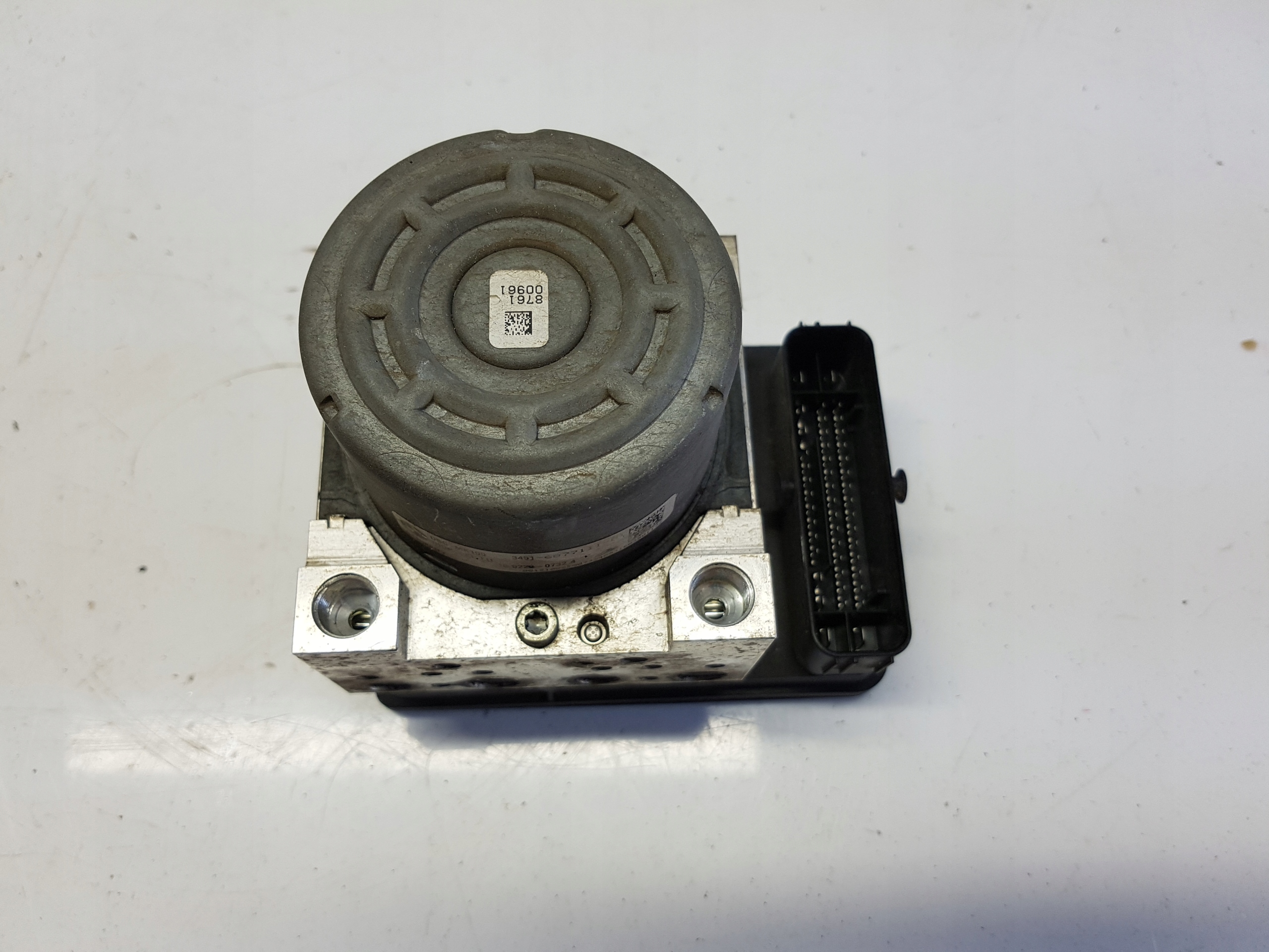 BMW I3 pump control unit ABS 6877112