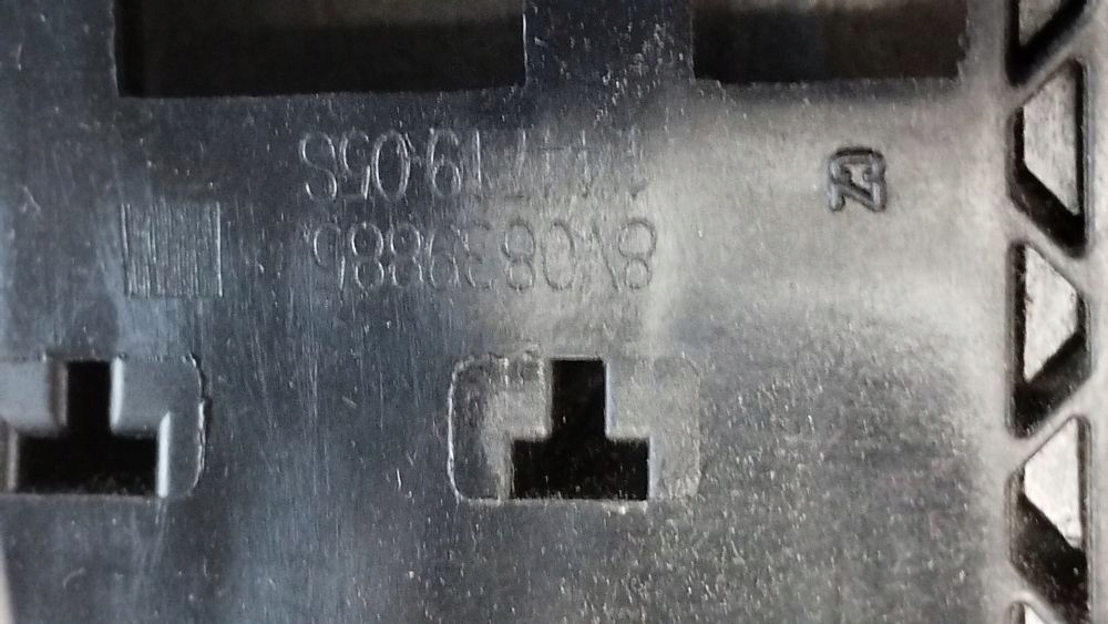 Audi Q3 F3 83A handle left rear part 8V0839885 LS9R
