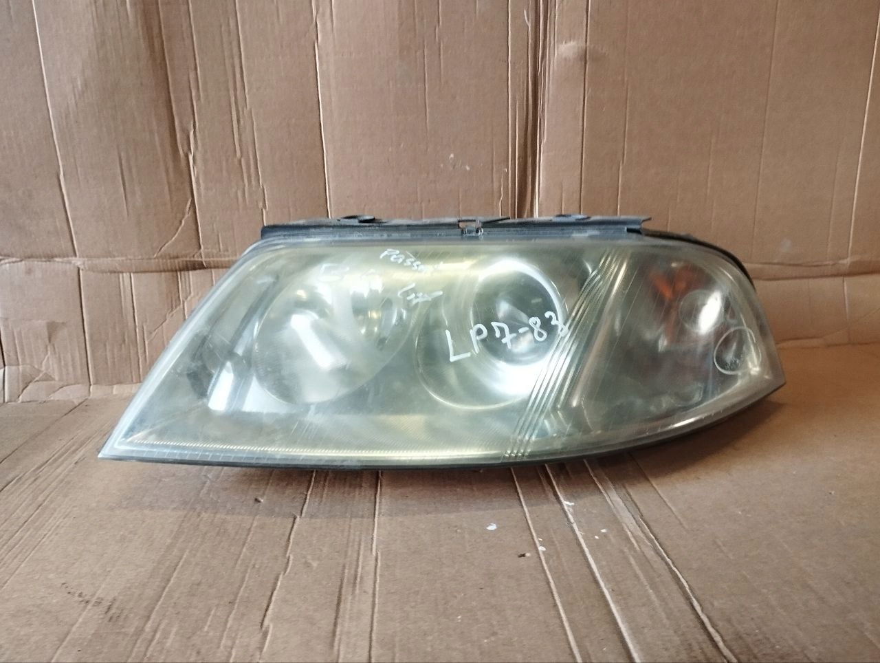 фара левая vw PASSAT B5 3B0941015AK