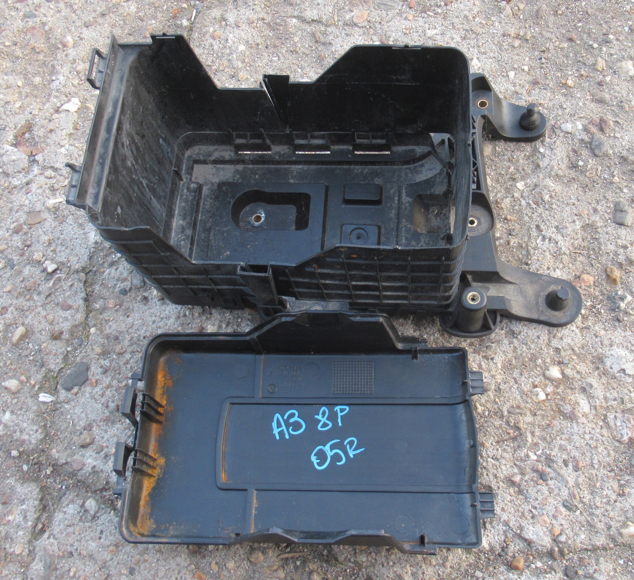 AUDI A3 8P 05R obal akumulátoru 1K0915333C