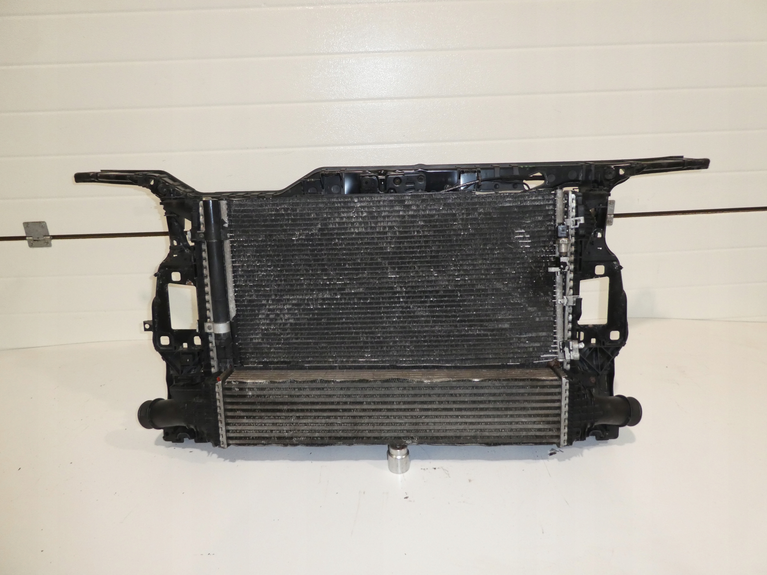 TRÄGER SCHLOSSTRÄGER KÜHLER AUDI A4 B8