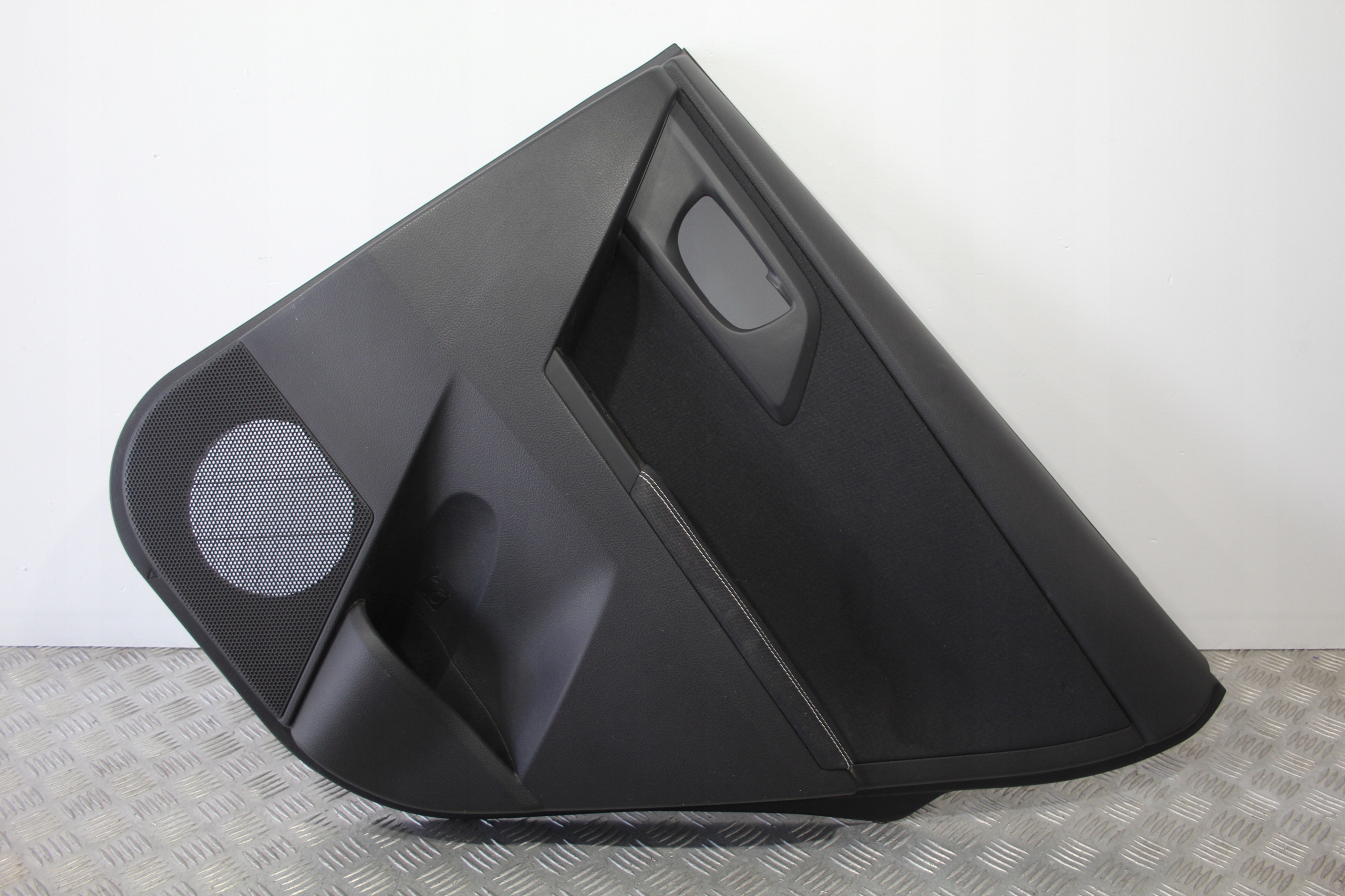 BOCZEK DRZWI PRAWY TYŁ TOYOTA AURIS II