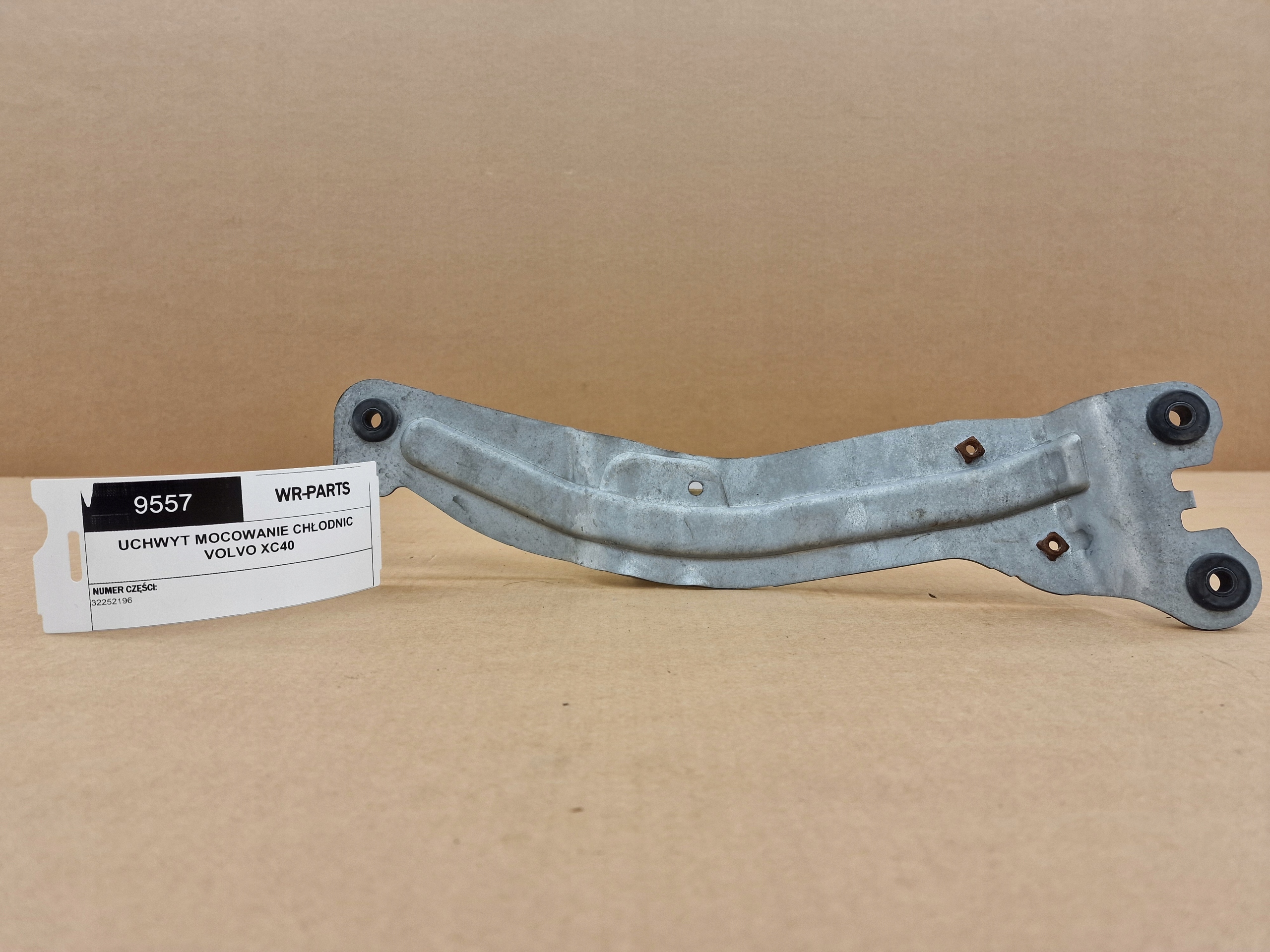 Poignée Support plaque Radiateur VOLVO XC40