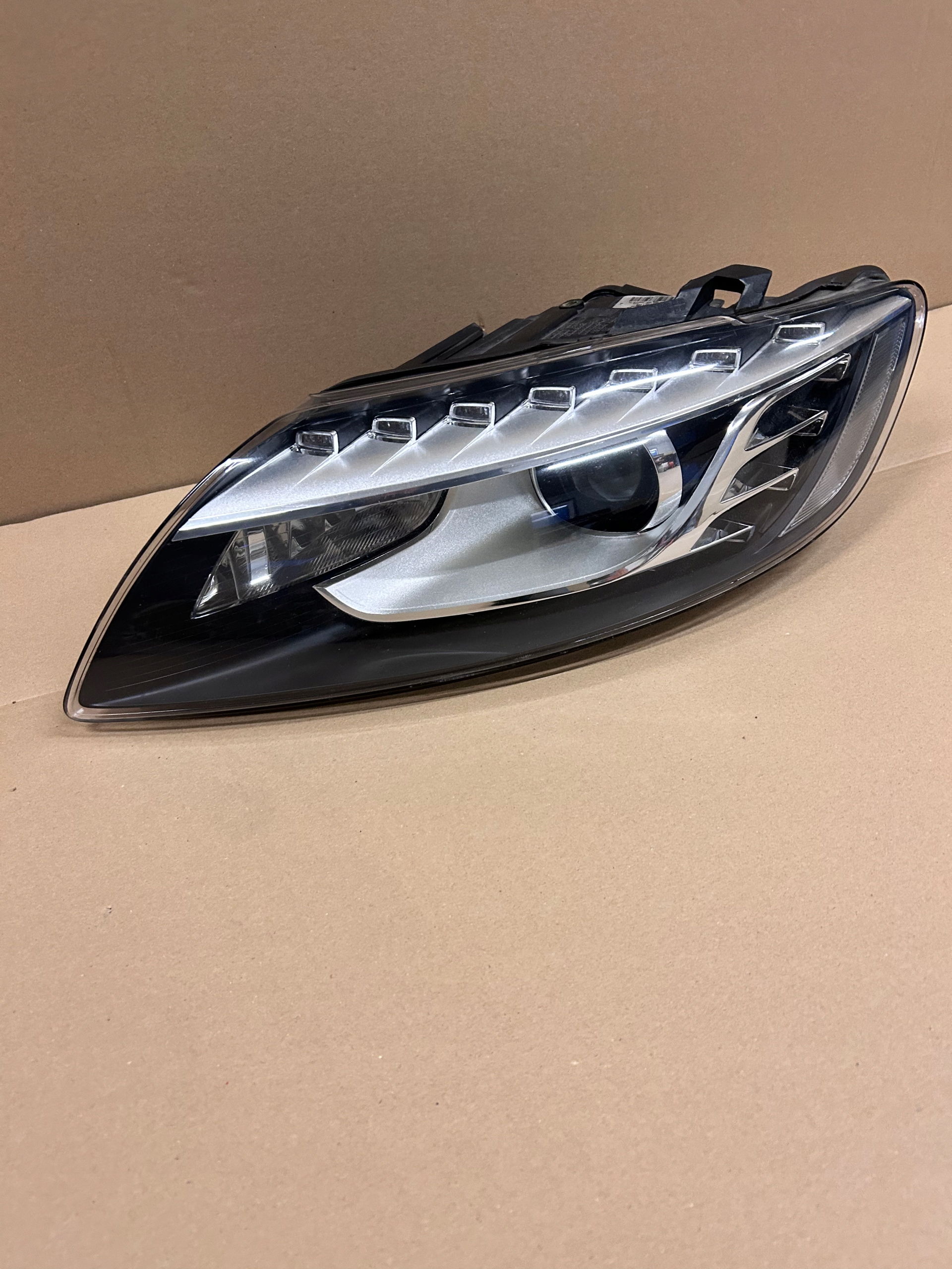 REFLEKTOR links AUDI Q7 LIFT XENON 4L0 nr.0