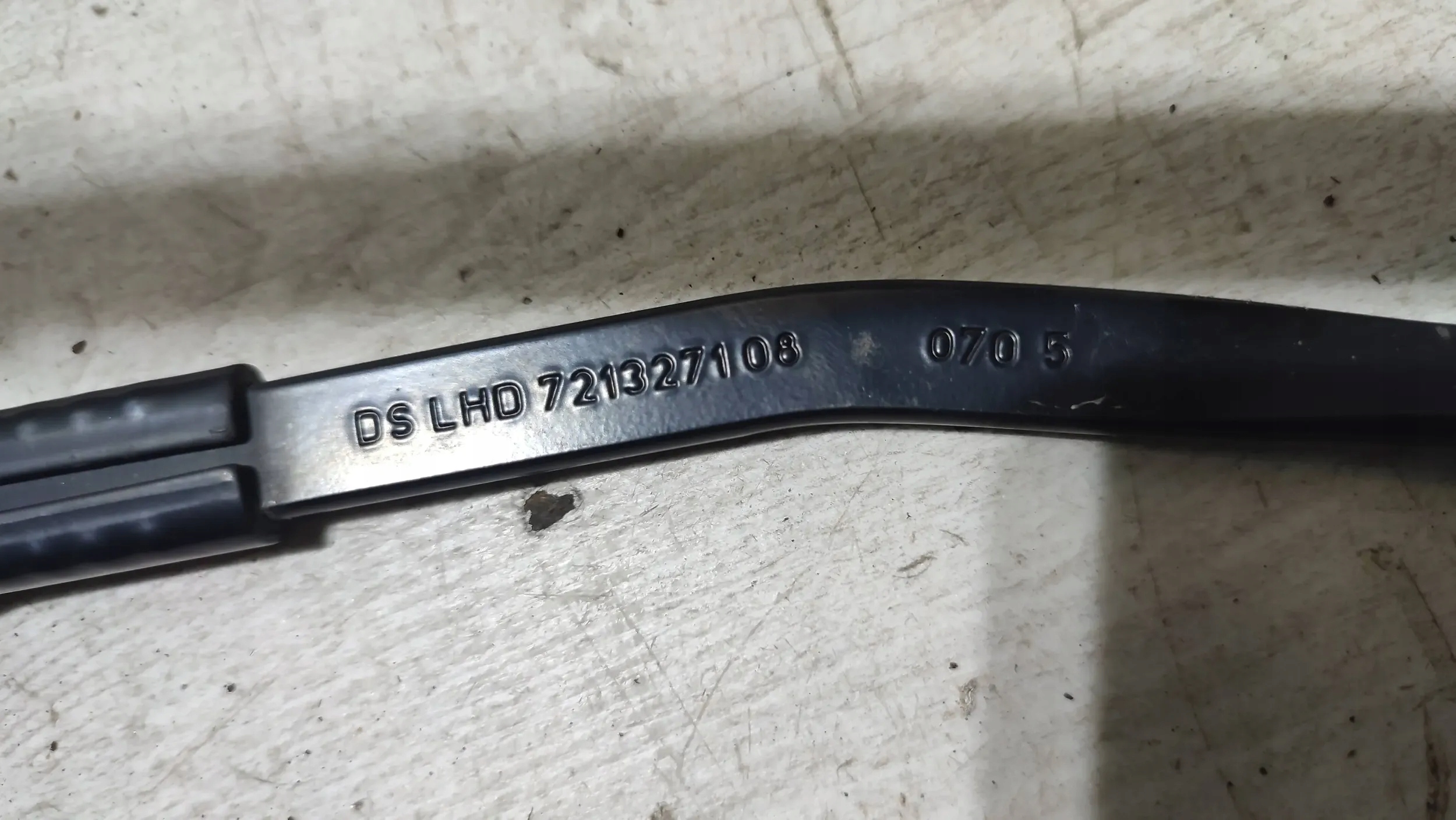 BMW X3 F25 15r 2.0d wiper arm left front