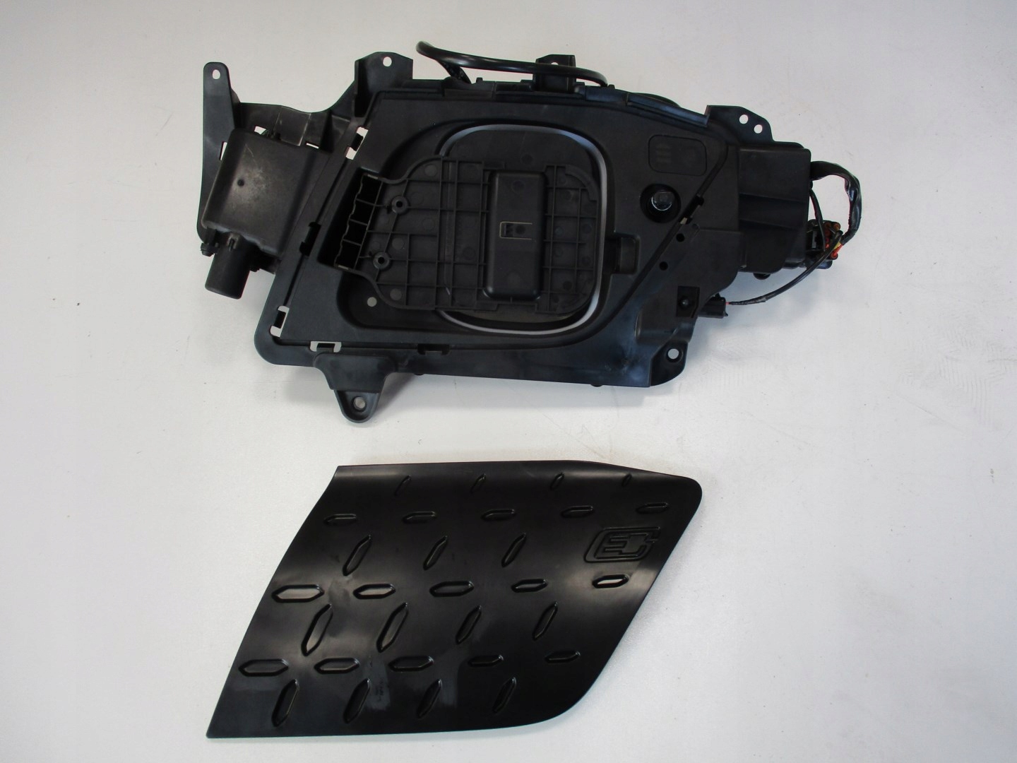 KLAPKA GNIAZDO LADOWANIA HYUNDAI KONA ELEKTRYK