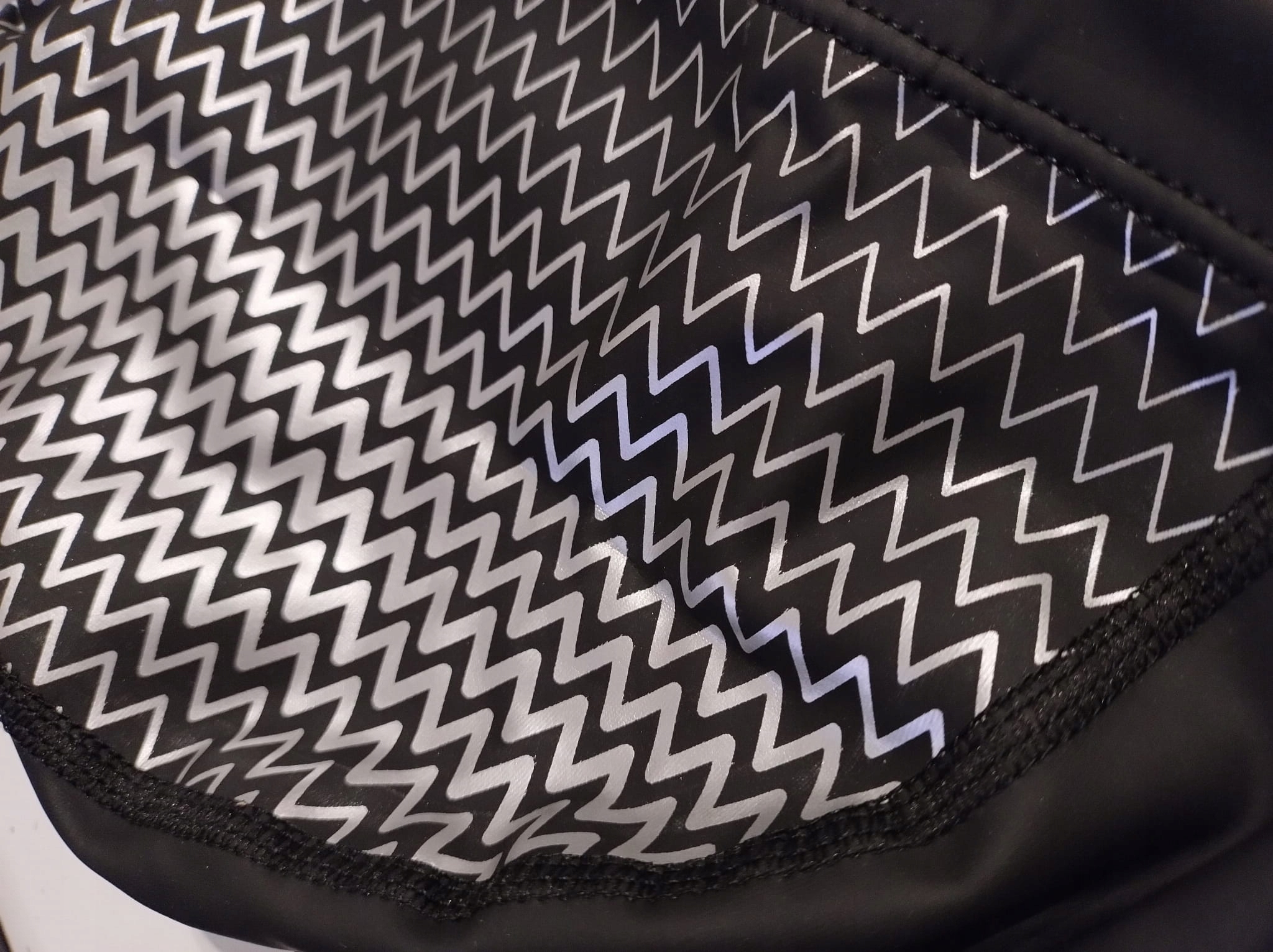 Czepek materiałowy powlekany Athlitech czarny Model Powlekany