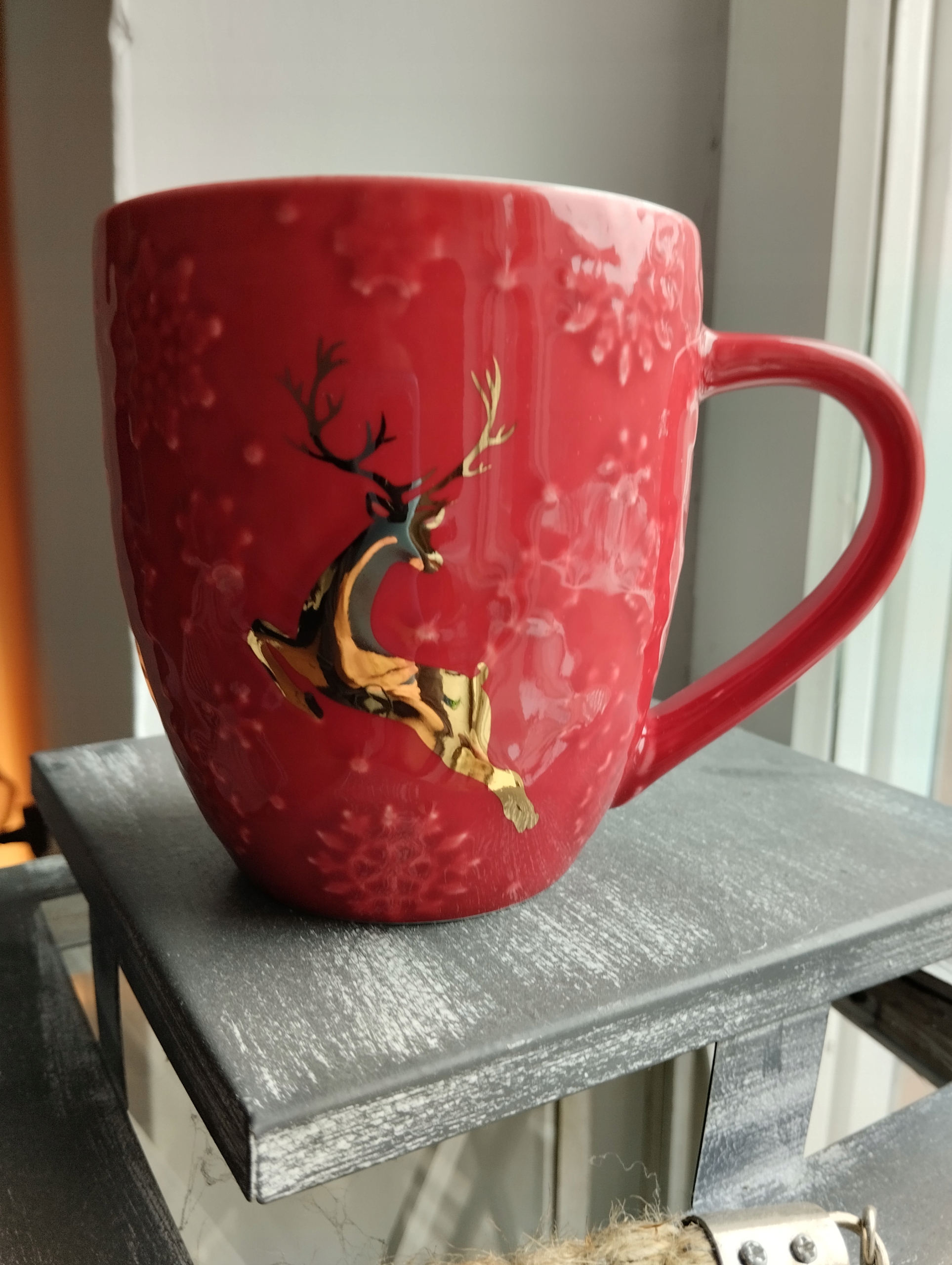 Kubek świąteczny czerwony z reniferem porcelanowy