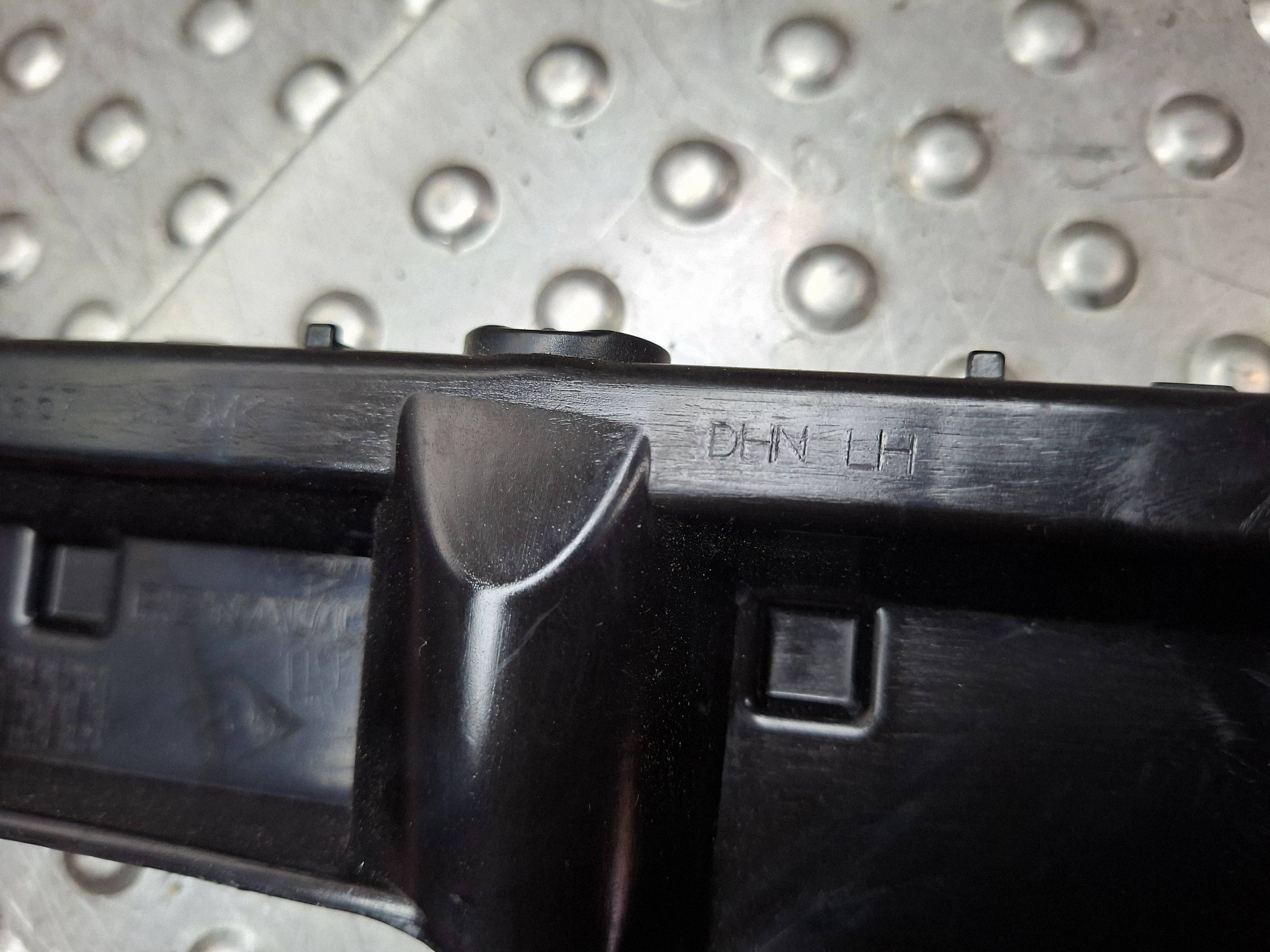 bumper bracket rear left 852235524R RENAULT RAFALE 2024
