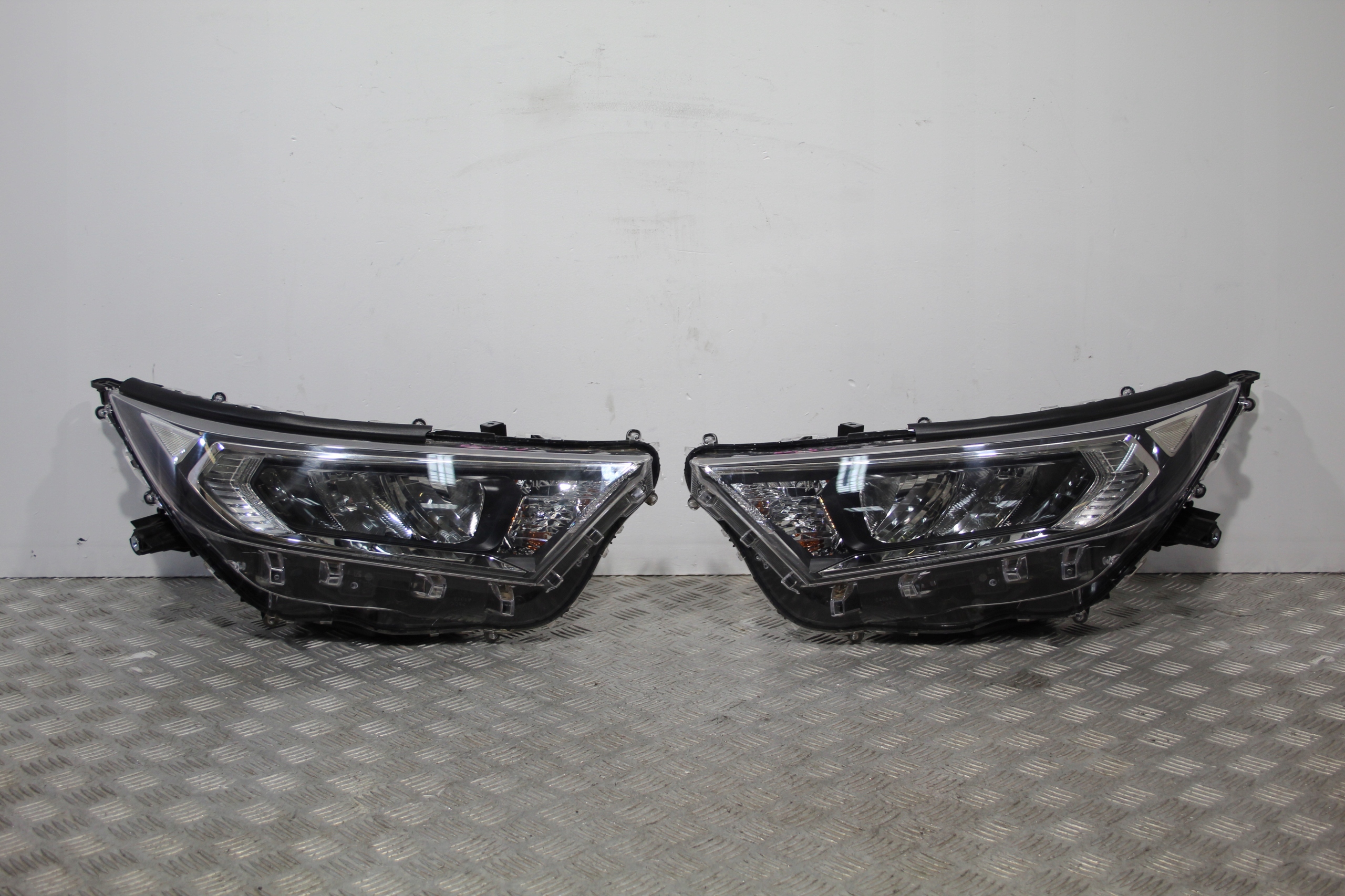 LAMPY PRZÓD PRZEDNIE TOYOTA RAV4 V 5