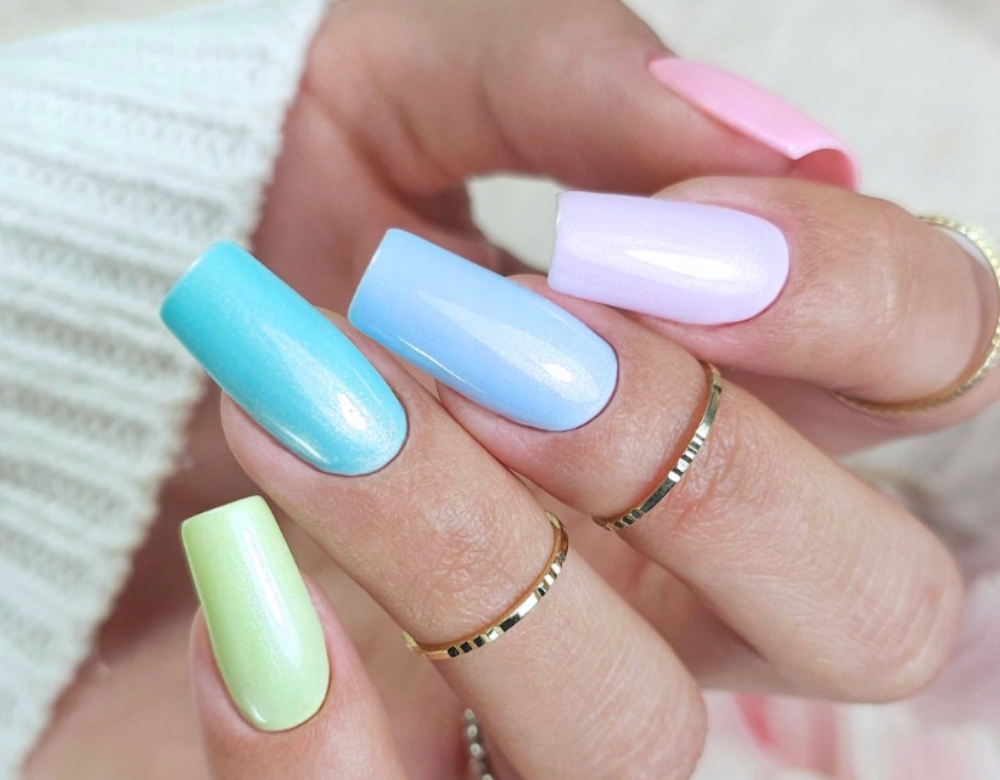 CLARESA PATEL GLAM 1 LAKIER HYBRYDOWY BRZOSKWINIOWY LIPGLOSSNAIL Z PERŁOWĄ Kod producenta 5903819825084